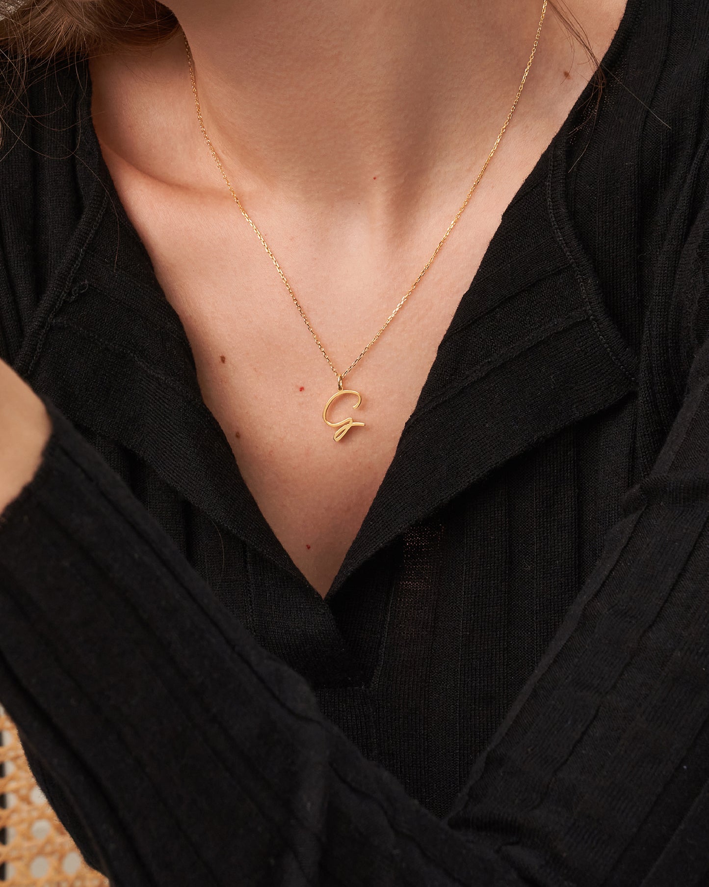 HELLEN DAINTY INITIAL NAME NECKLACE