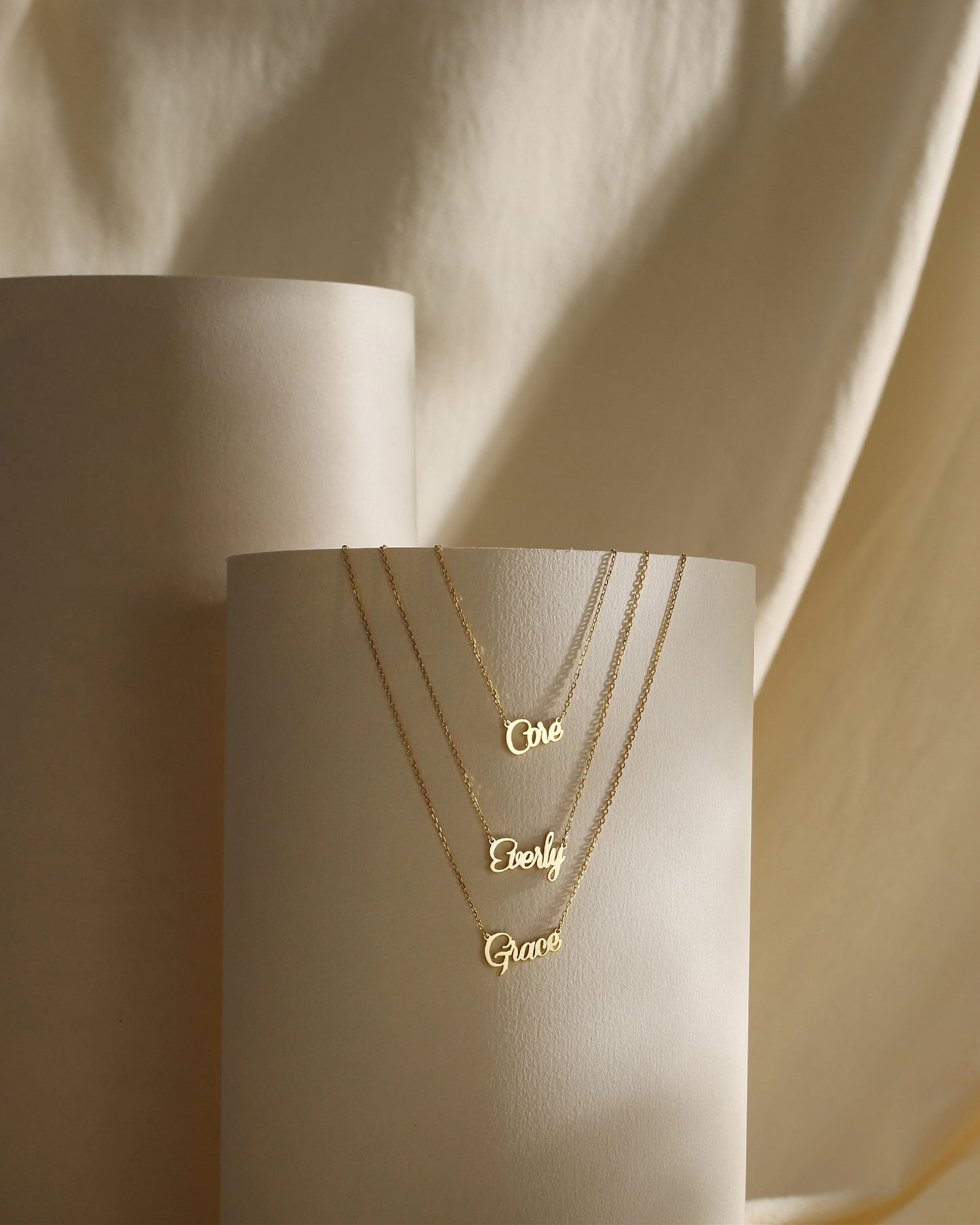 MELLOW DAINTY NAME NECKLACE