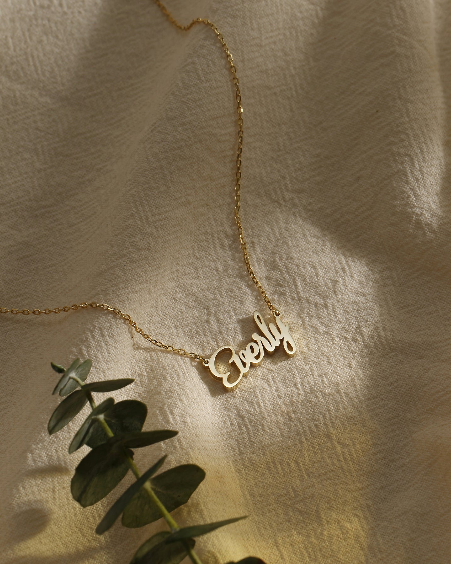 MELLOW DAINTY NAME NECKLACE