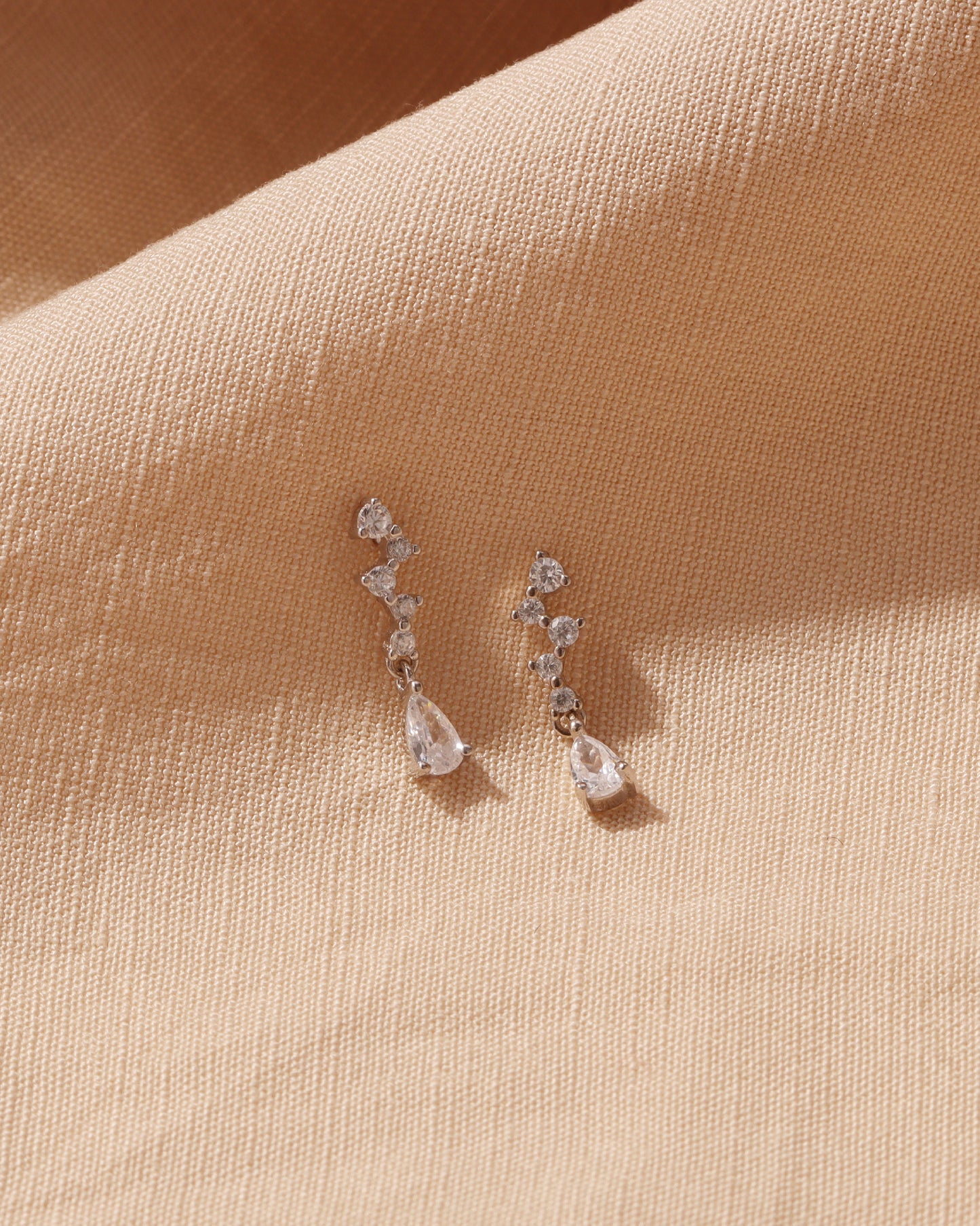 SNOW DIAMOND DROP EARRINGS