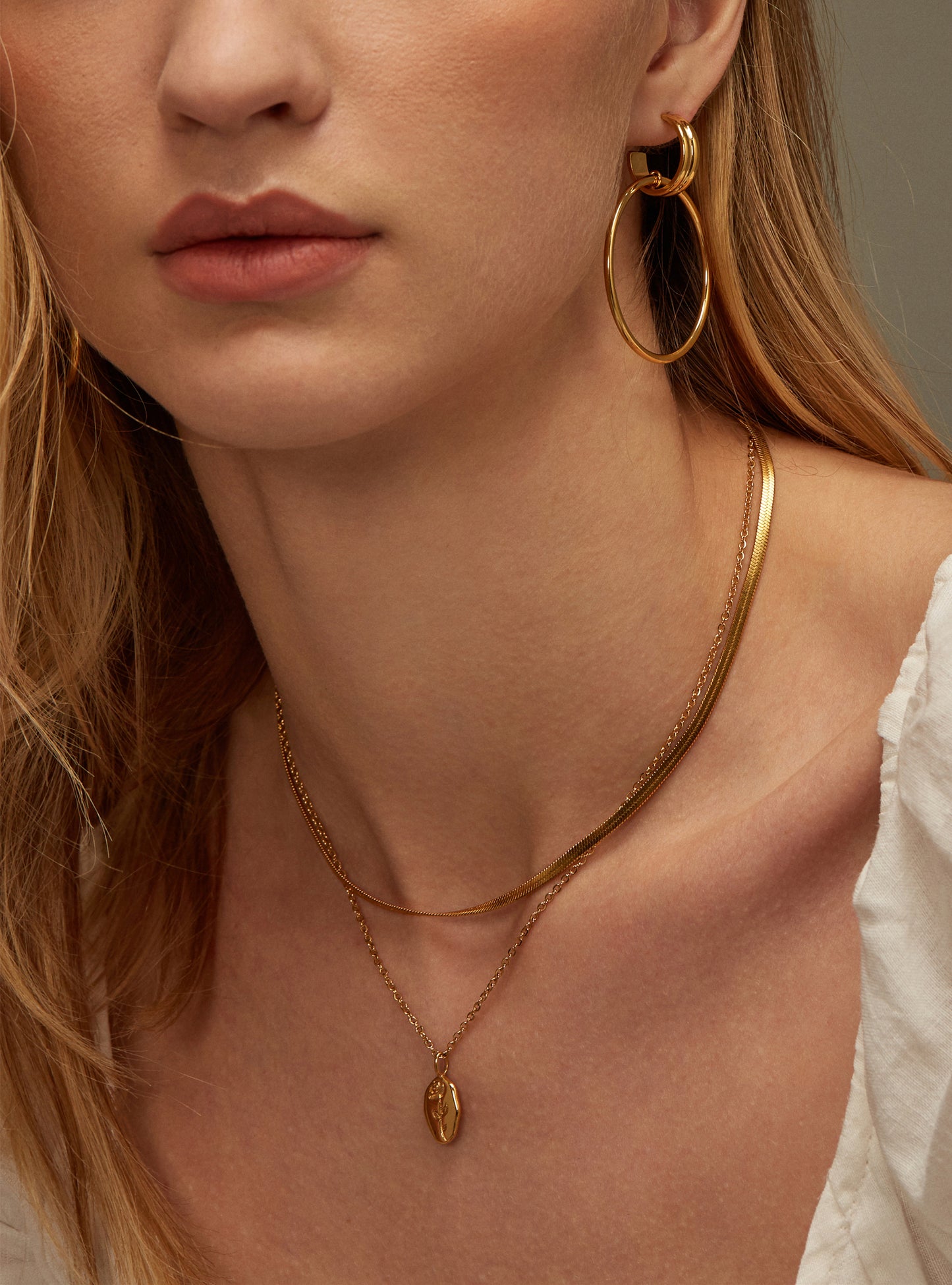 KLOIE FLOWER CHARM NECKLACE