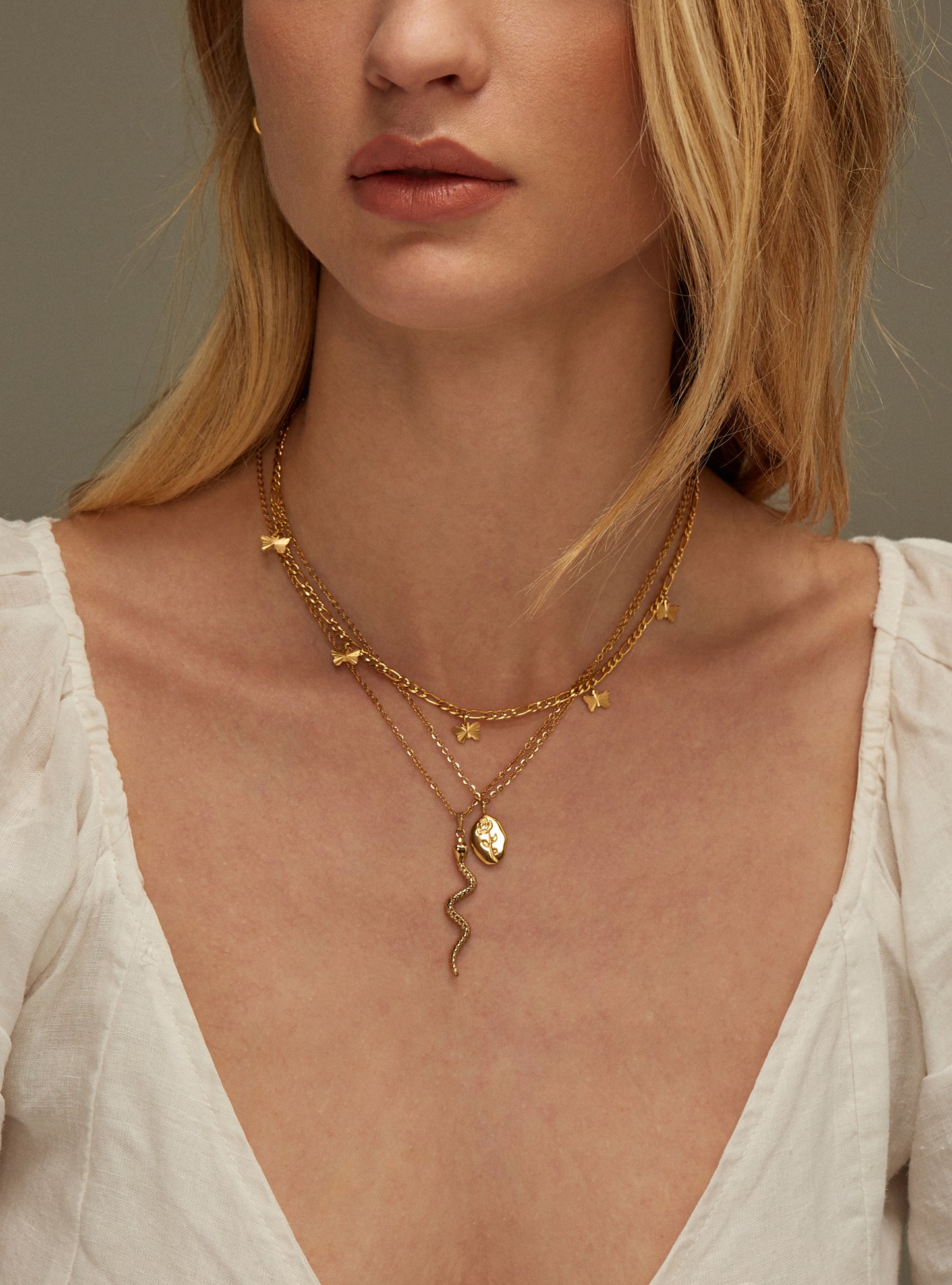 KLOIE FLOWER CHARM NECKLACE