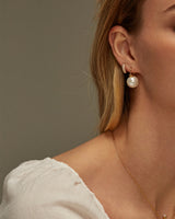 RYLIE DANGLE PEARL HOOPS