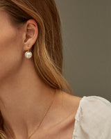 RYLIE DANGLE PEARL HOOPS
