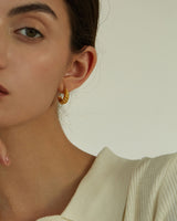 MILA CROISSANT HOOP EARRIGNS