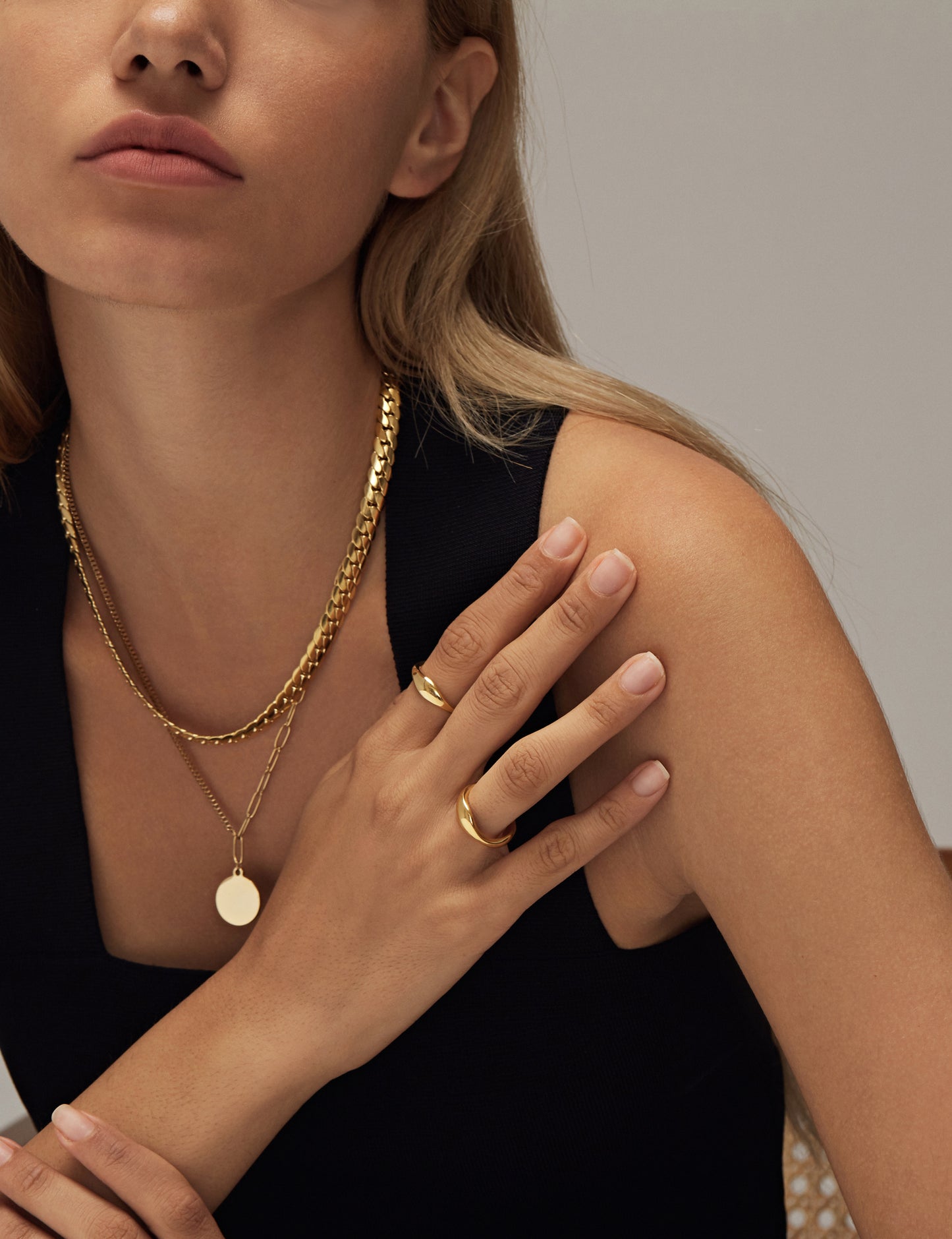 IZZI COIN CHARM NECKLACE