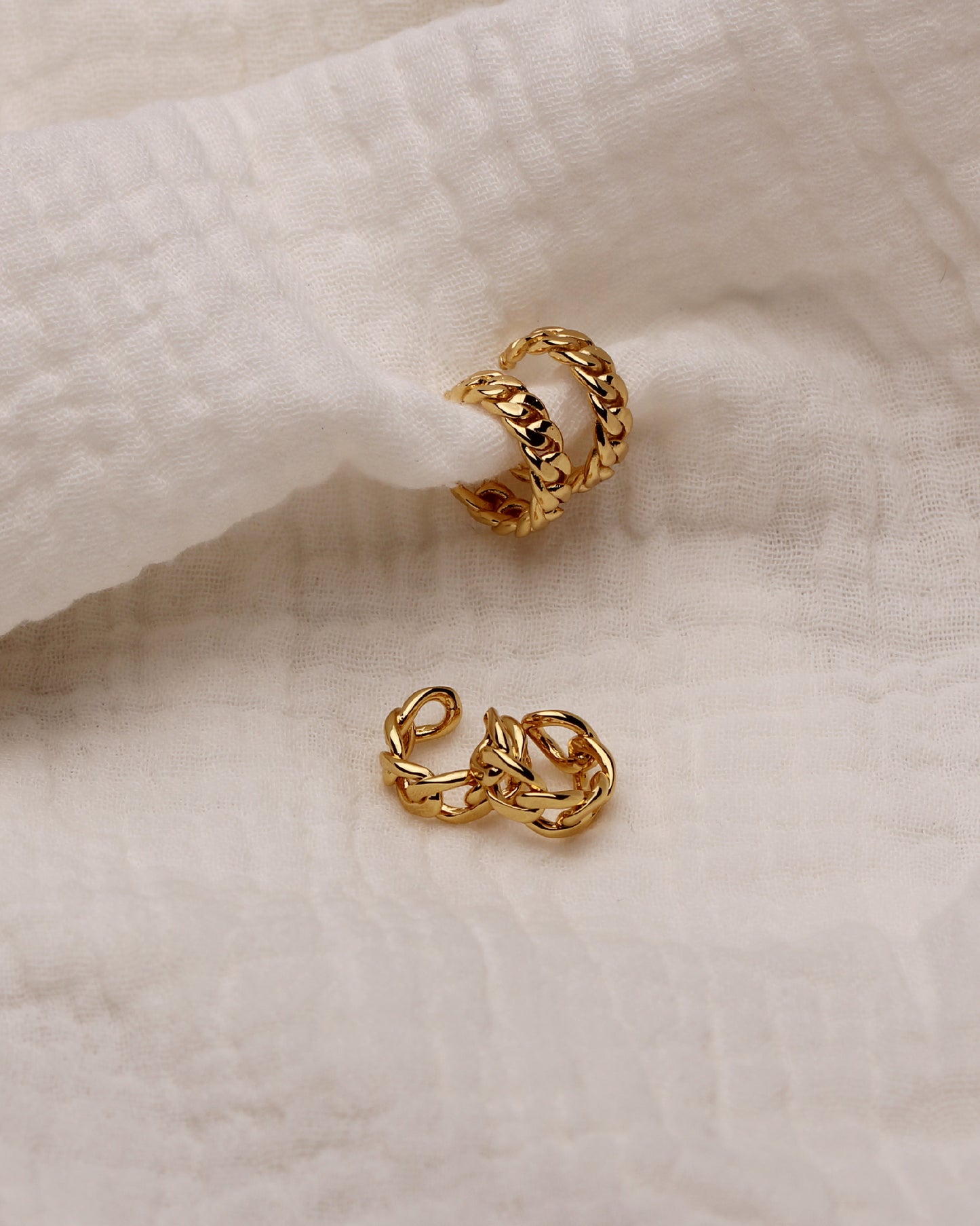 GIA LINK HUGGIE HOOPS