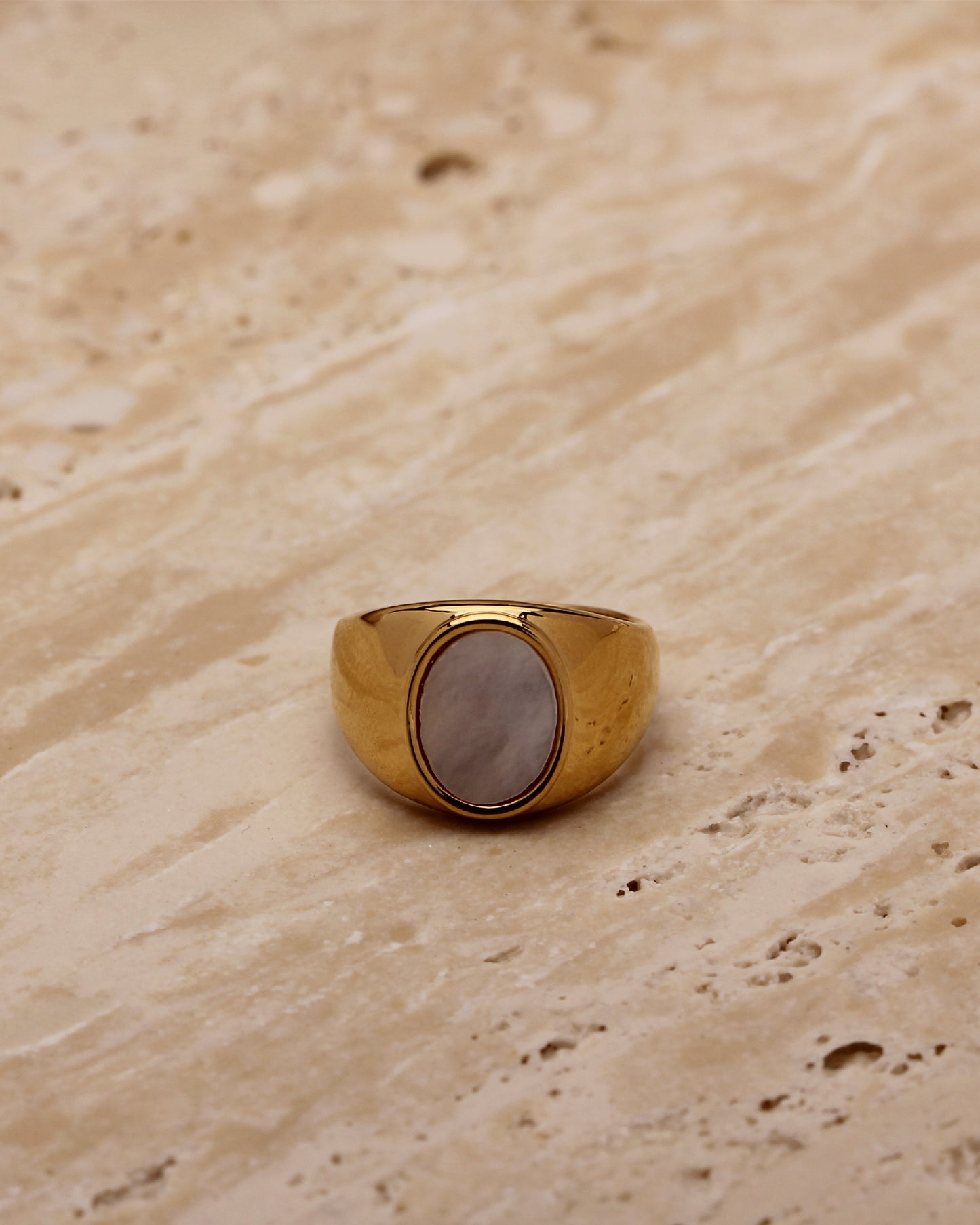 ROMEE SHELL SIGNET RING