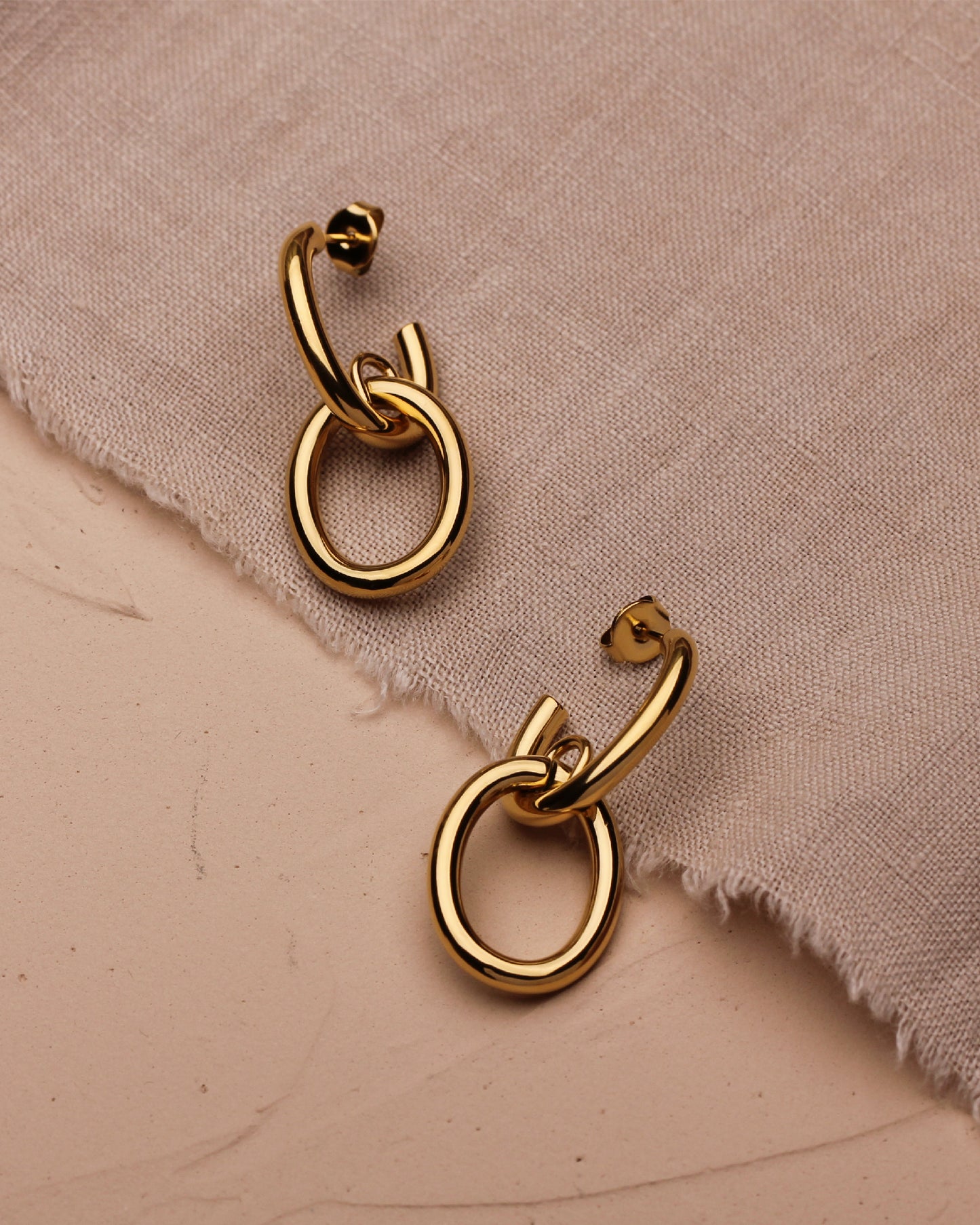 LAILA DOUBLE HOOP STUDS