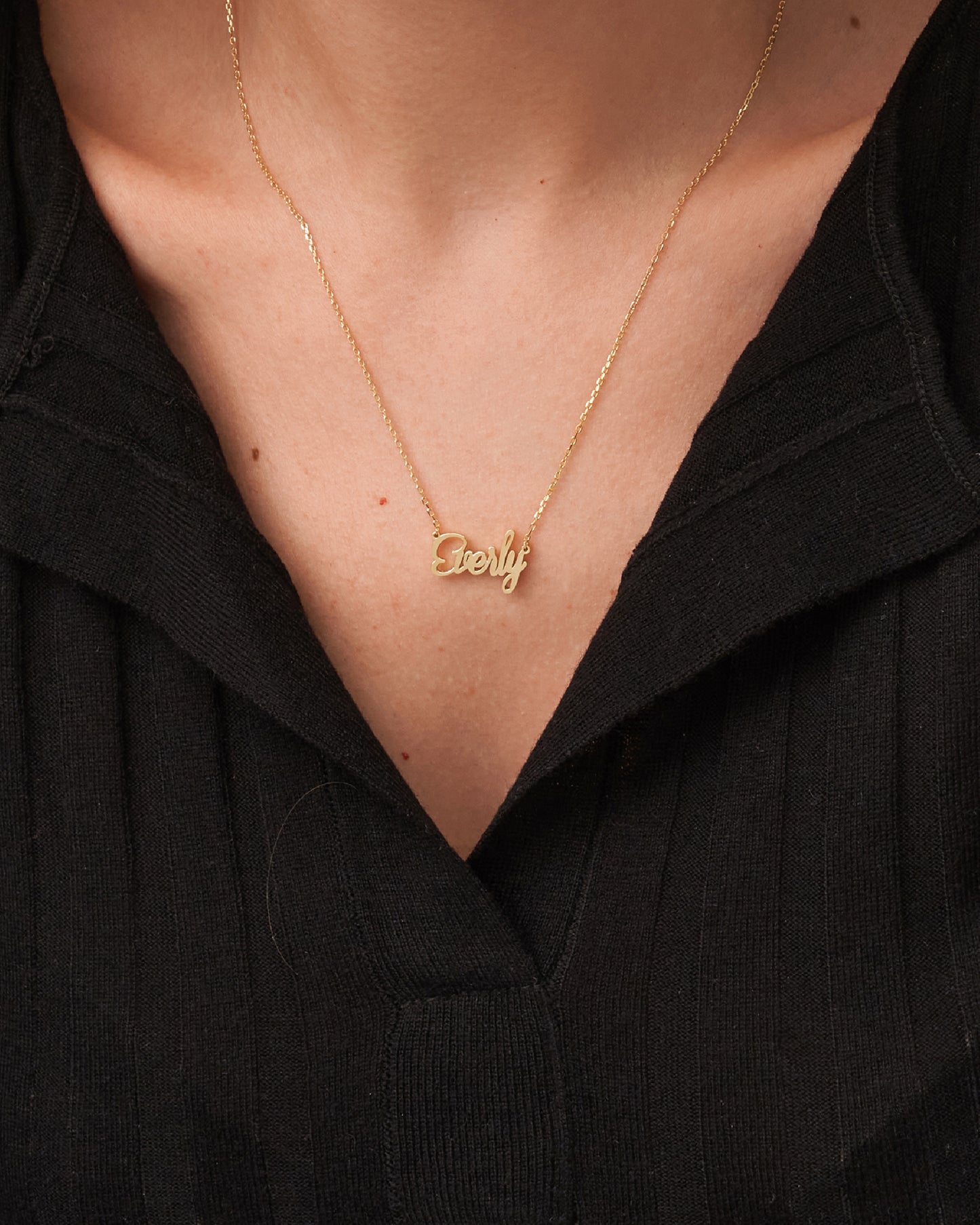 MELLOW DAINTY NAME NECKLACE