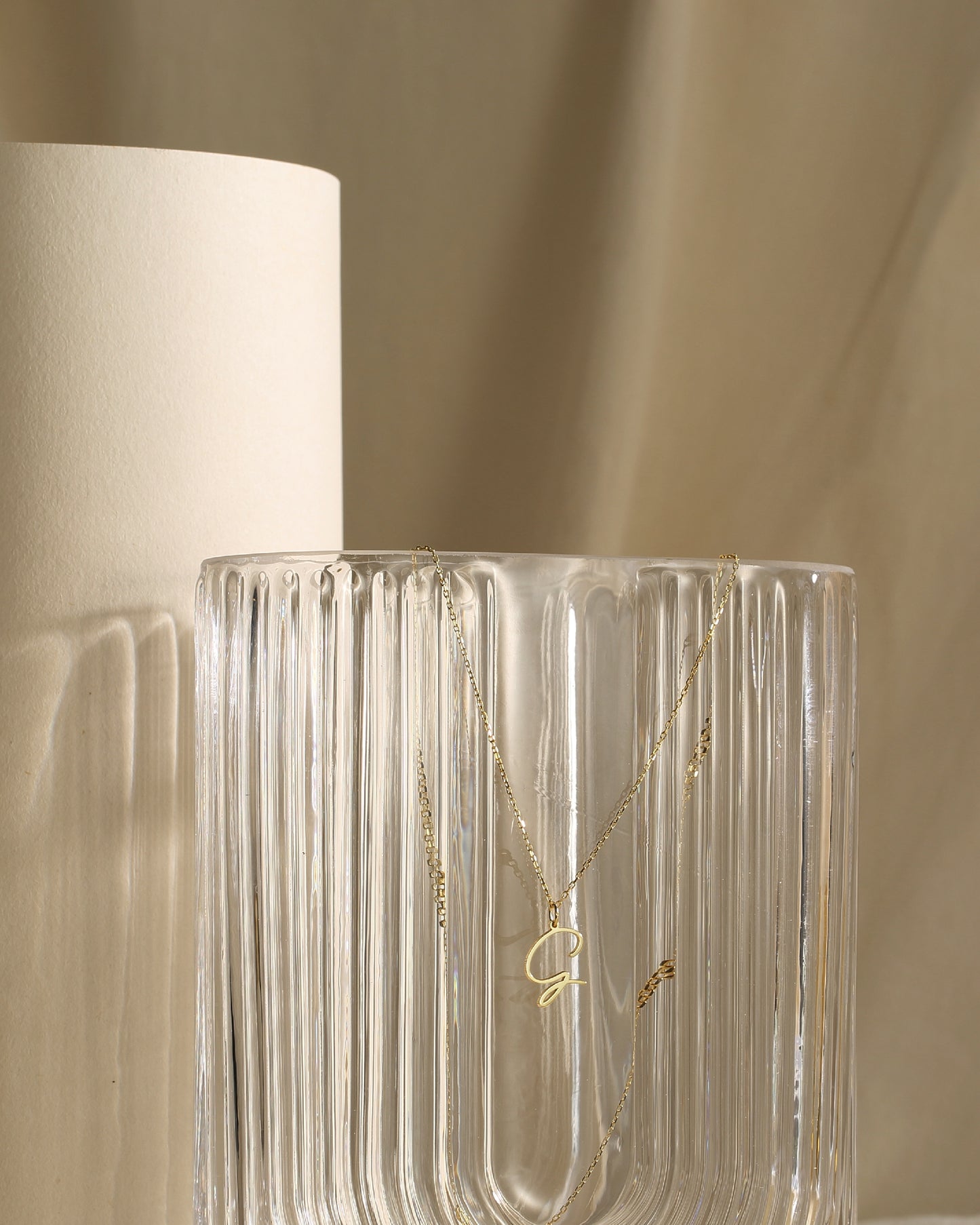 HELLEN DAINTY INITIAL NAME NECKLACE