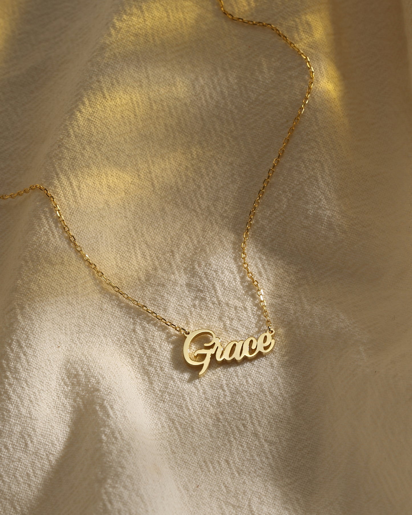 MELLOW DAINTY NAME NECKLACE