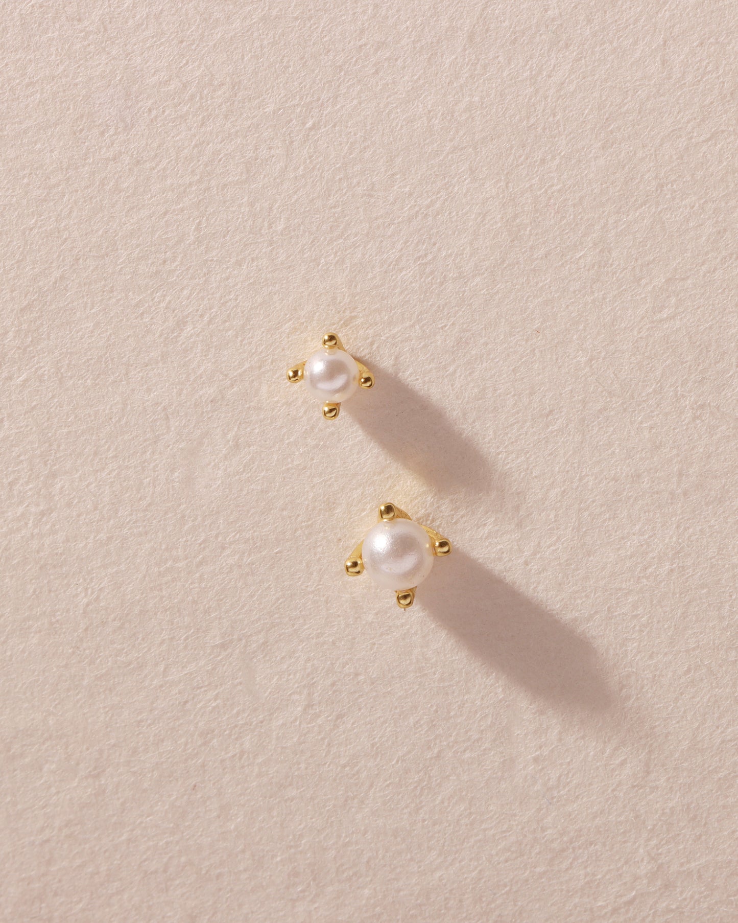 IVY PEARL STUD EARRINGS