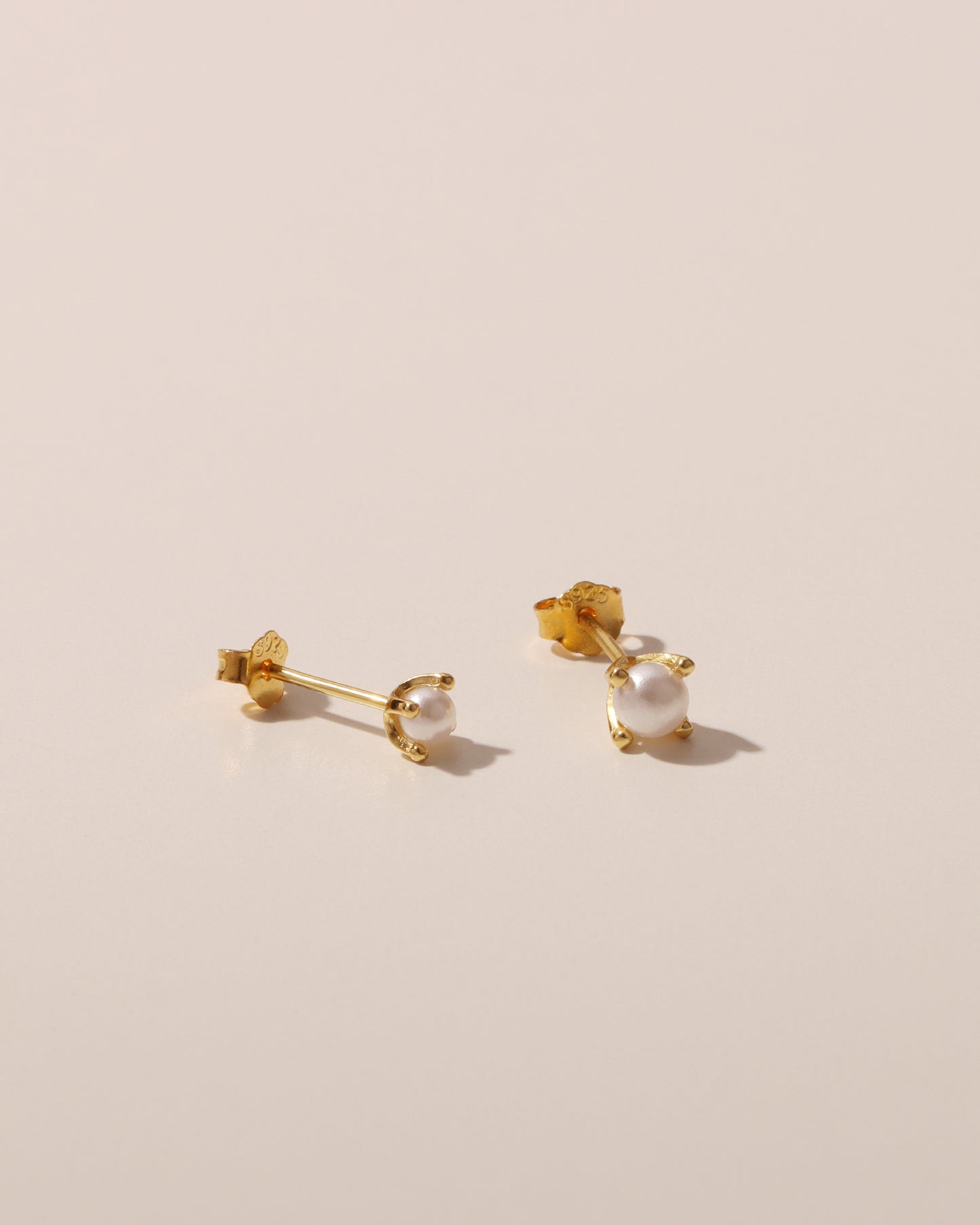 IVY PEARL STUD EARRINGS