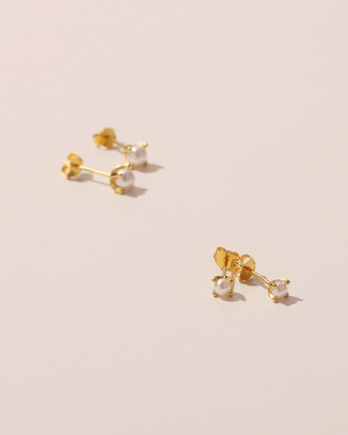 IVY PEARL STUD EARRINGS