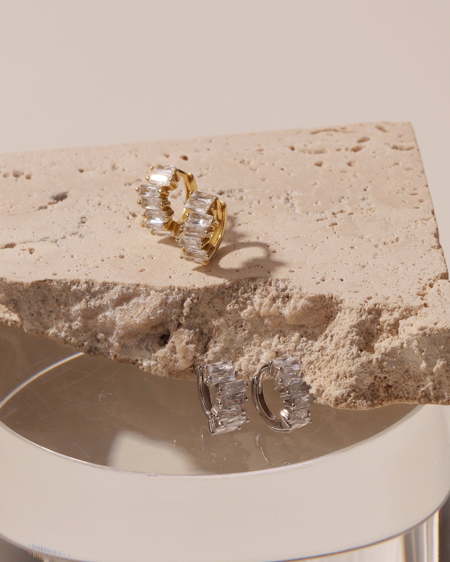 CLAIRE BAGUETTE HUGGIES