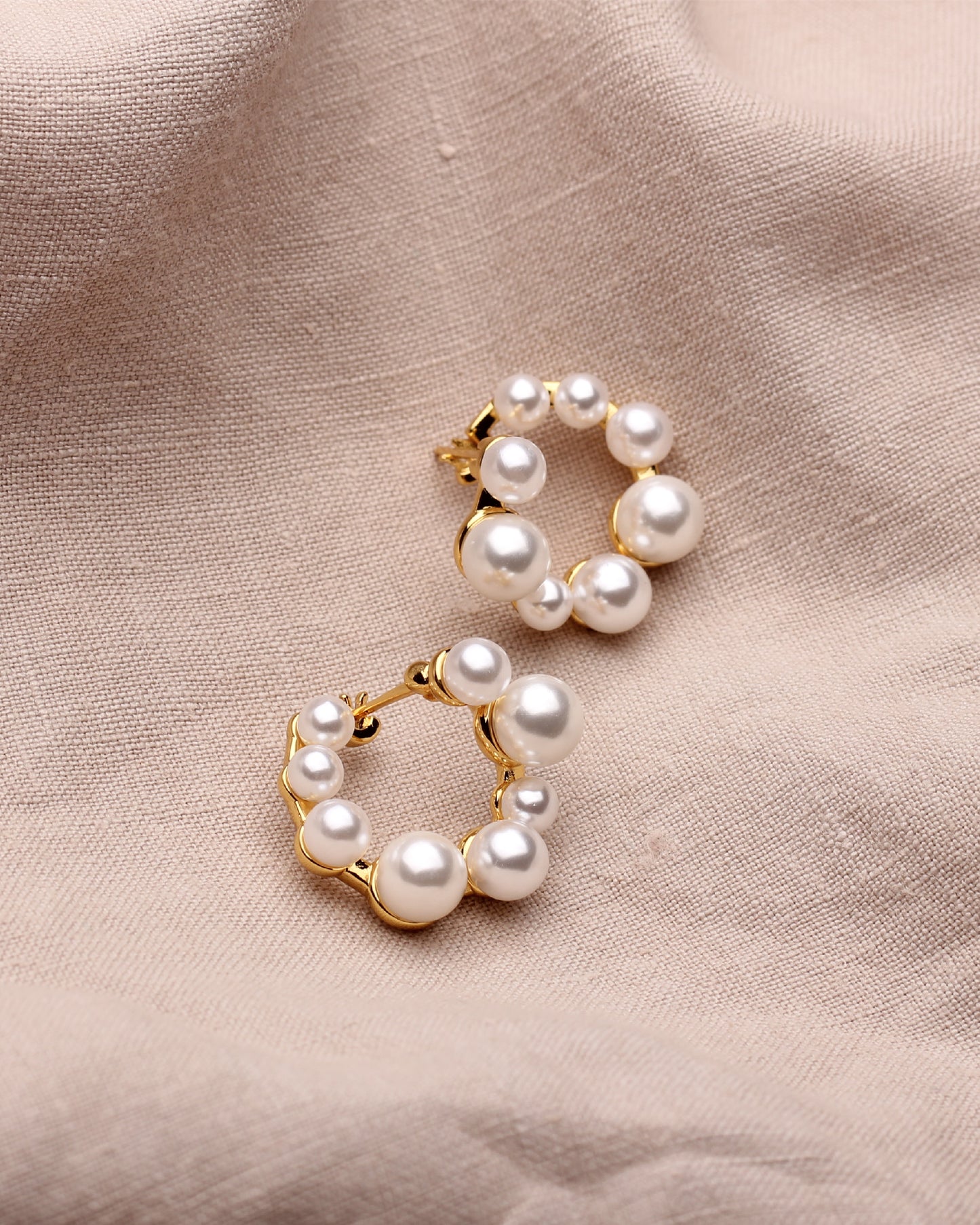 LEA PEARL HOOP EARRINGS