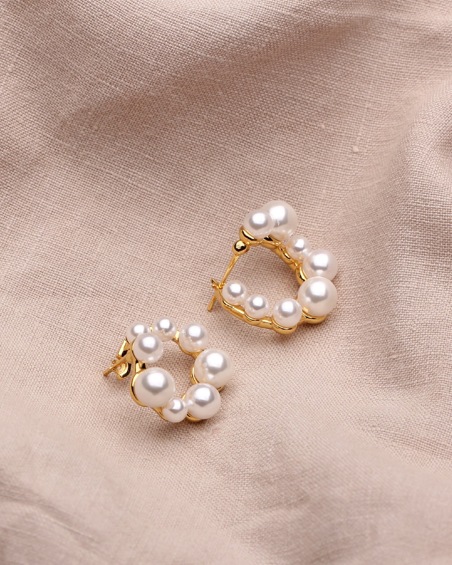 LEA PEARL HOOP EARRINGS