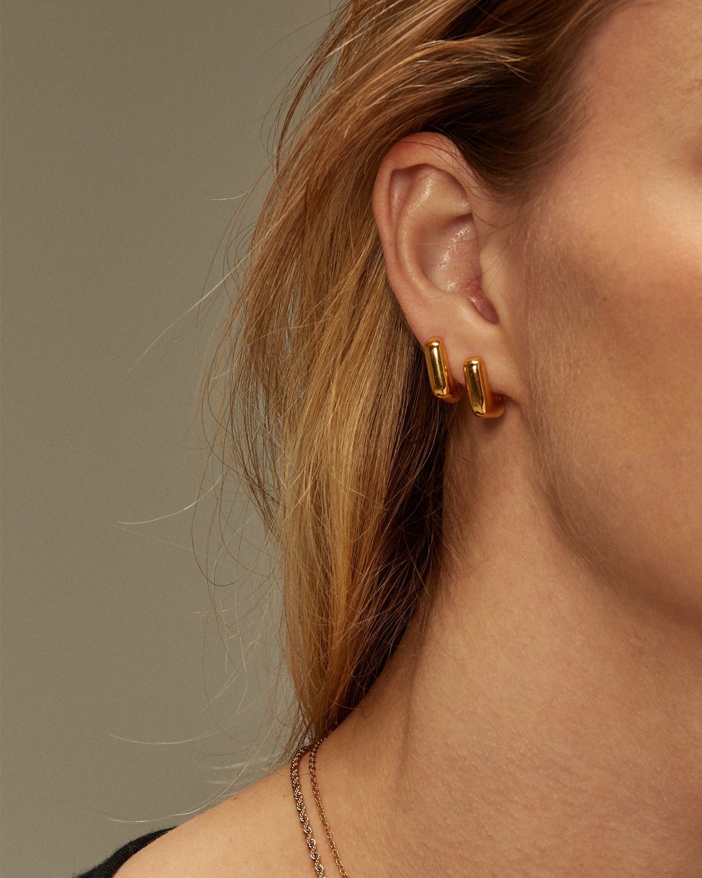CHELSEA GEOMETRIC HOOPS
