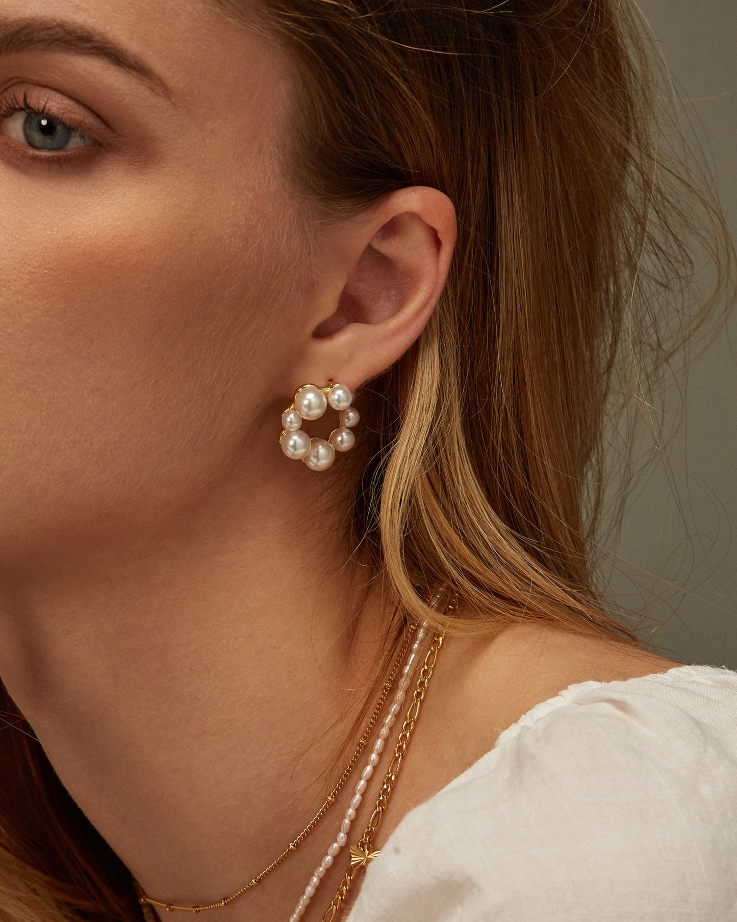 LEA PEARL HOOP EARRINGS