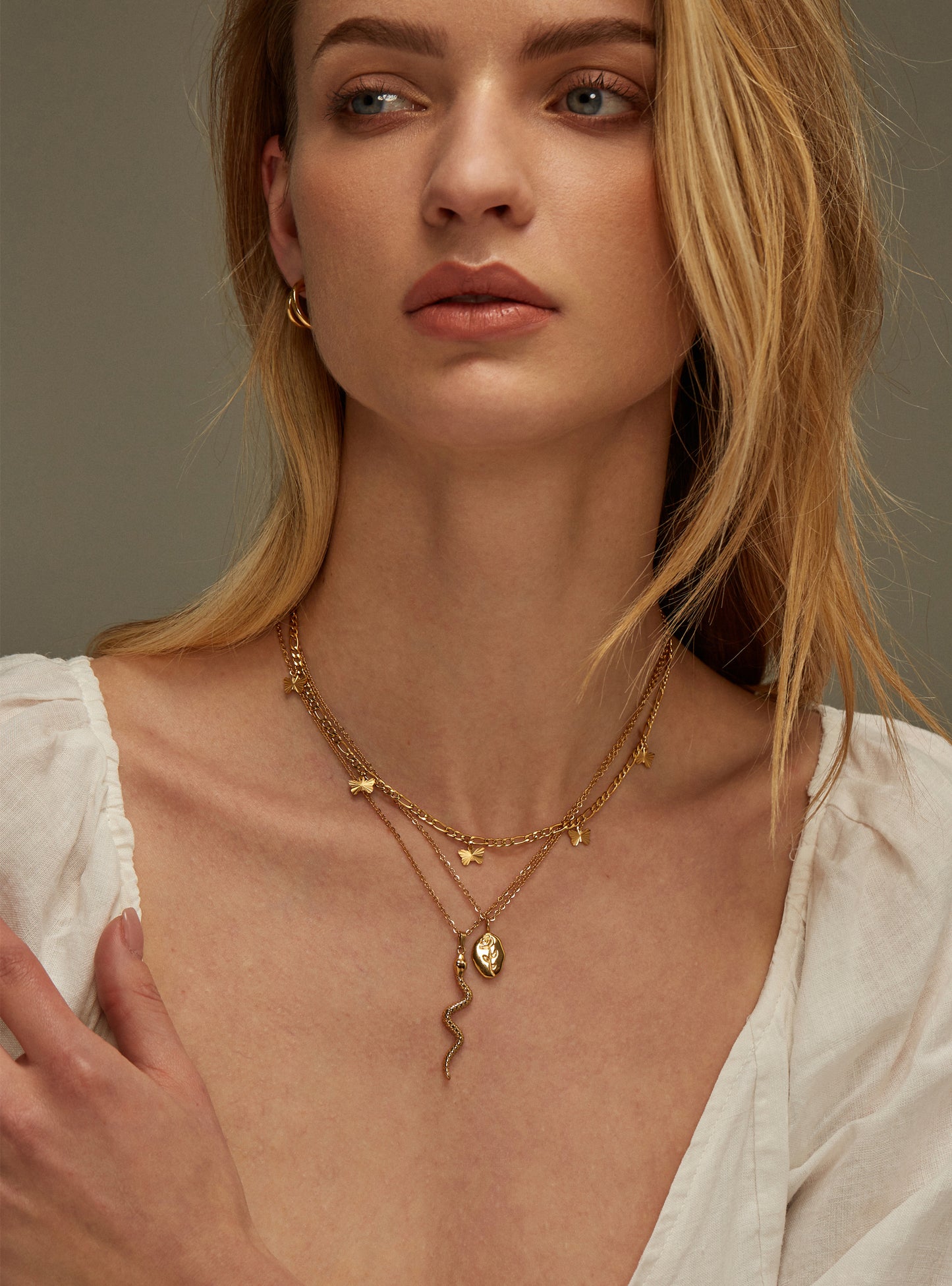 KLOIE FLOWER CHARM NECKLACE