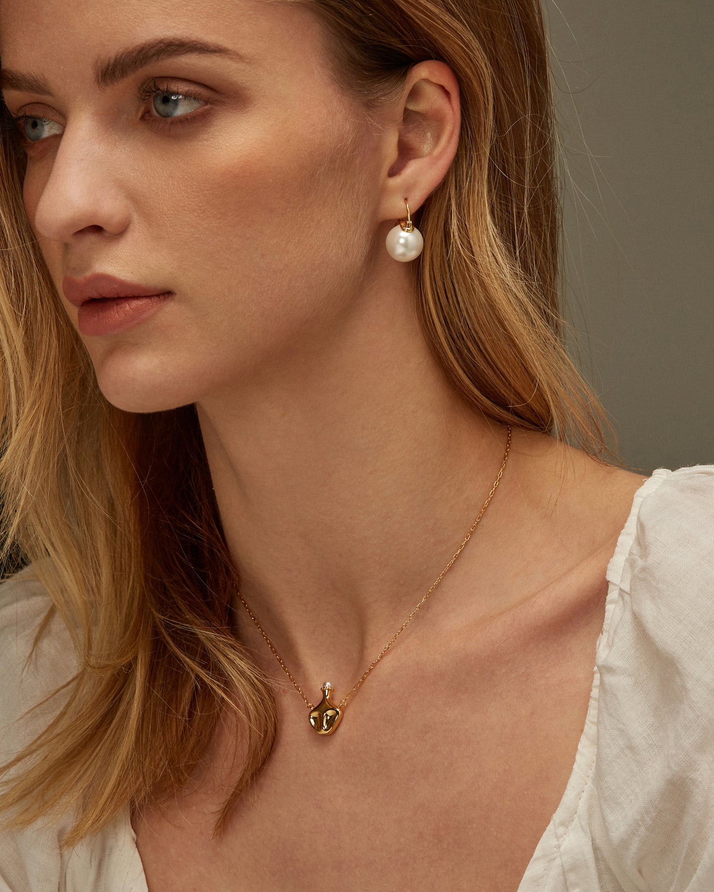 RYLIE DANGLE PEARL HOOPS