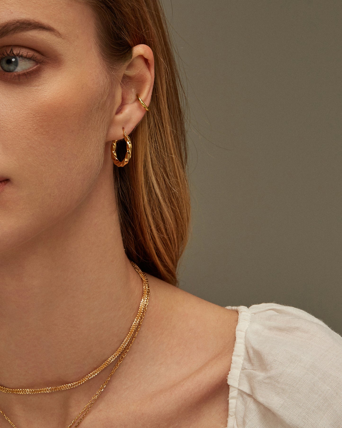 ZOE TWISTED HOOP EARRINGS