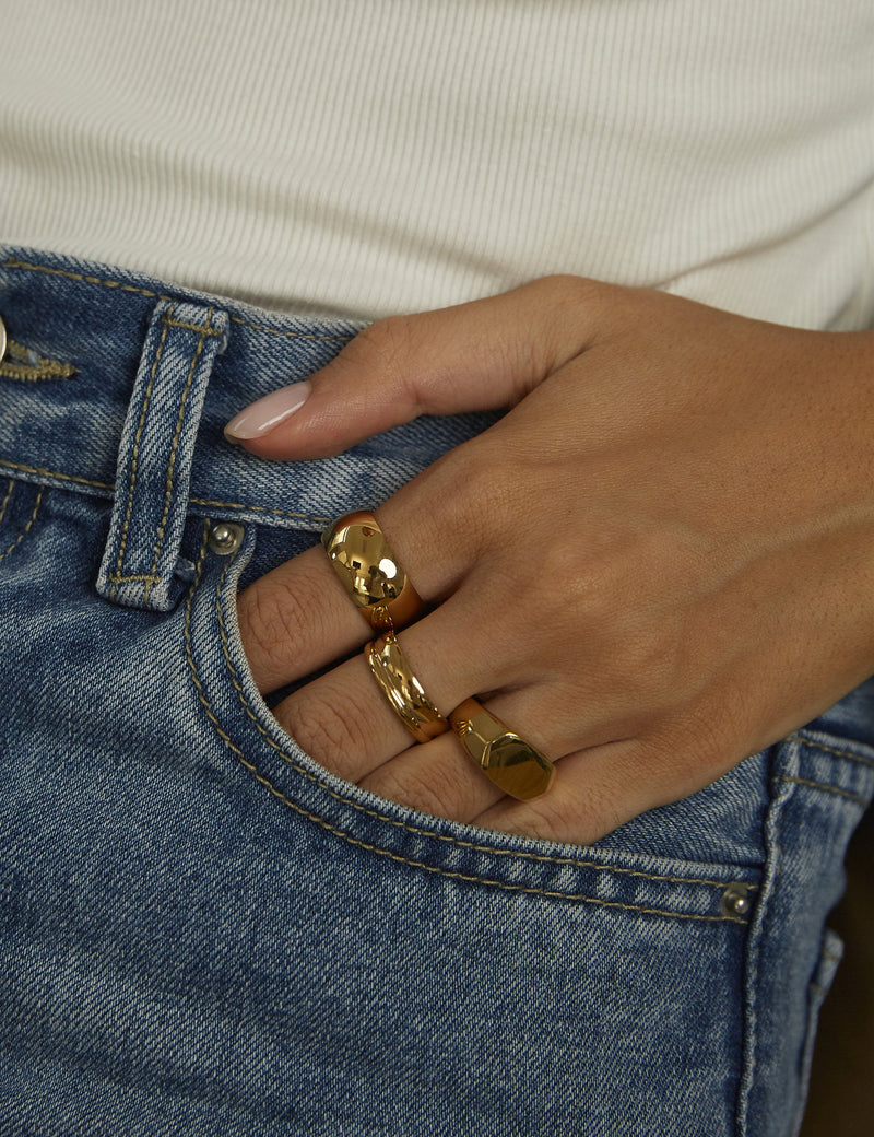 LEXA HEXAGON SIGNET RING