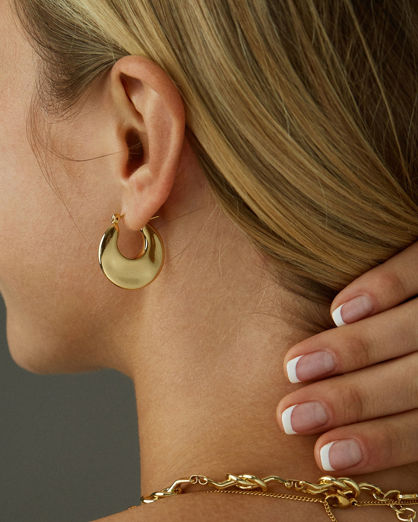 MAHA TEXTURED HOOP EARRINGS