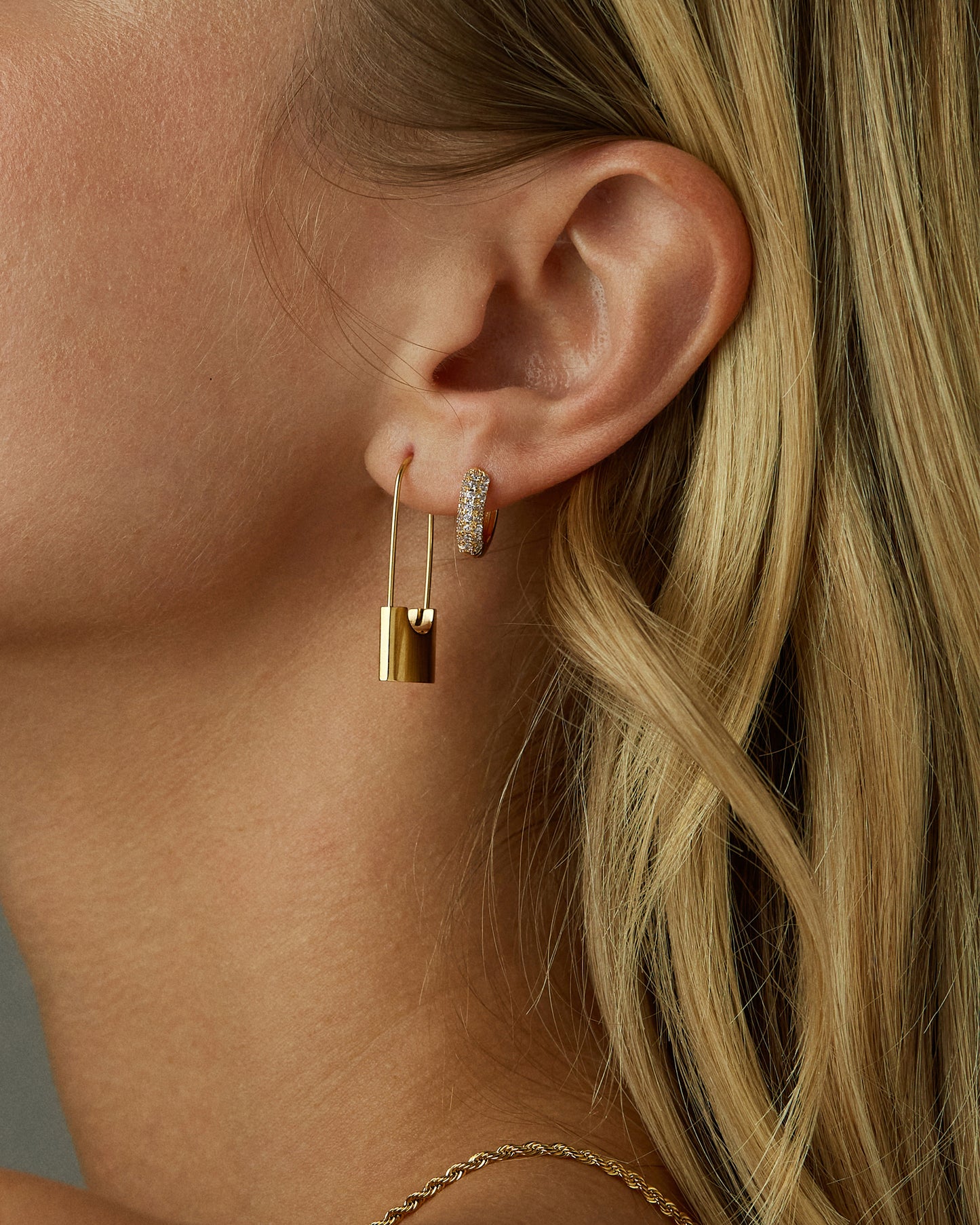 ZINNIA PADLOCK HOOP EARRINGS