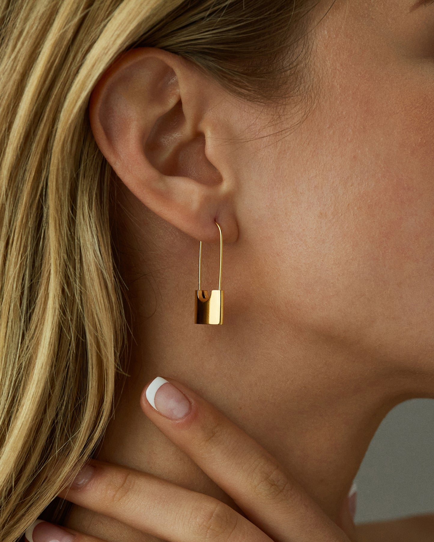 ZINNIA PADLOCK HOOP EARRINGS