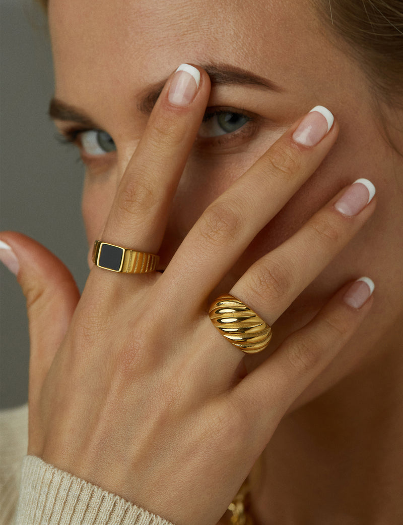 ROXANNE RIBBED DOME RING