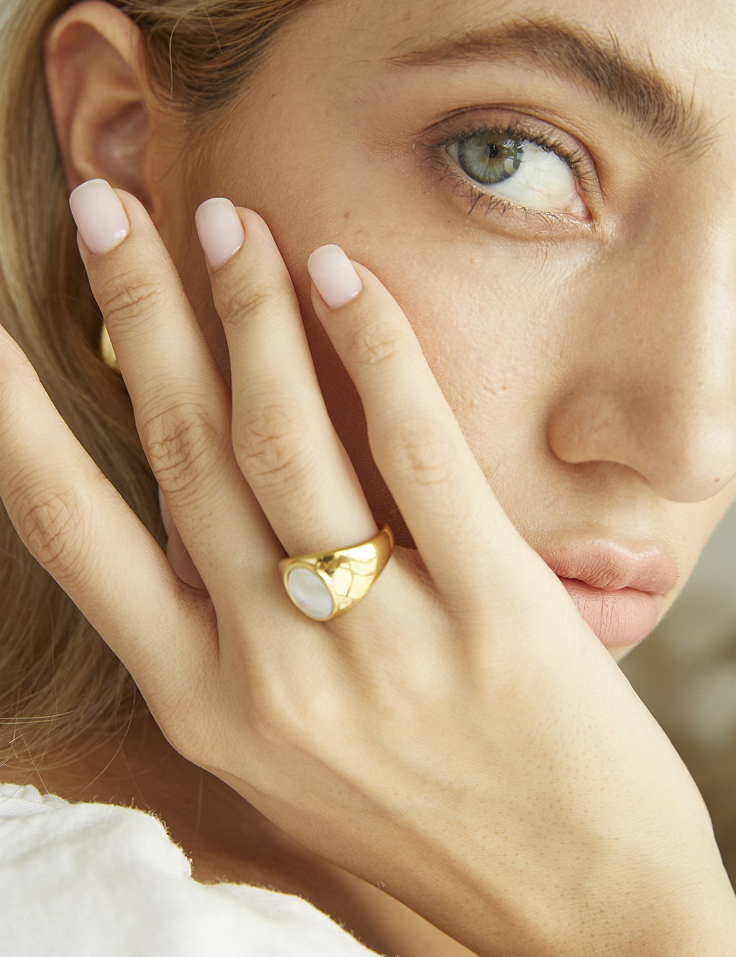 ROMEE SHELL SIGNET RING