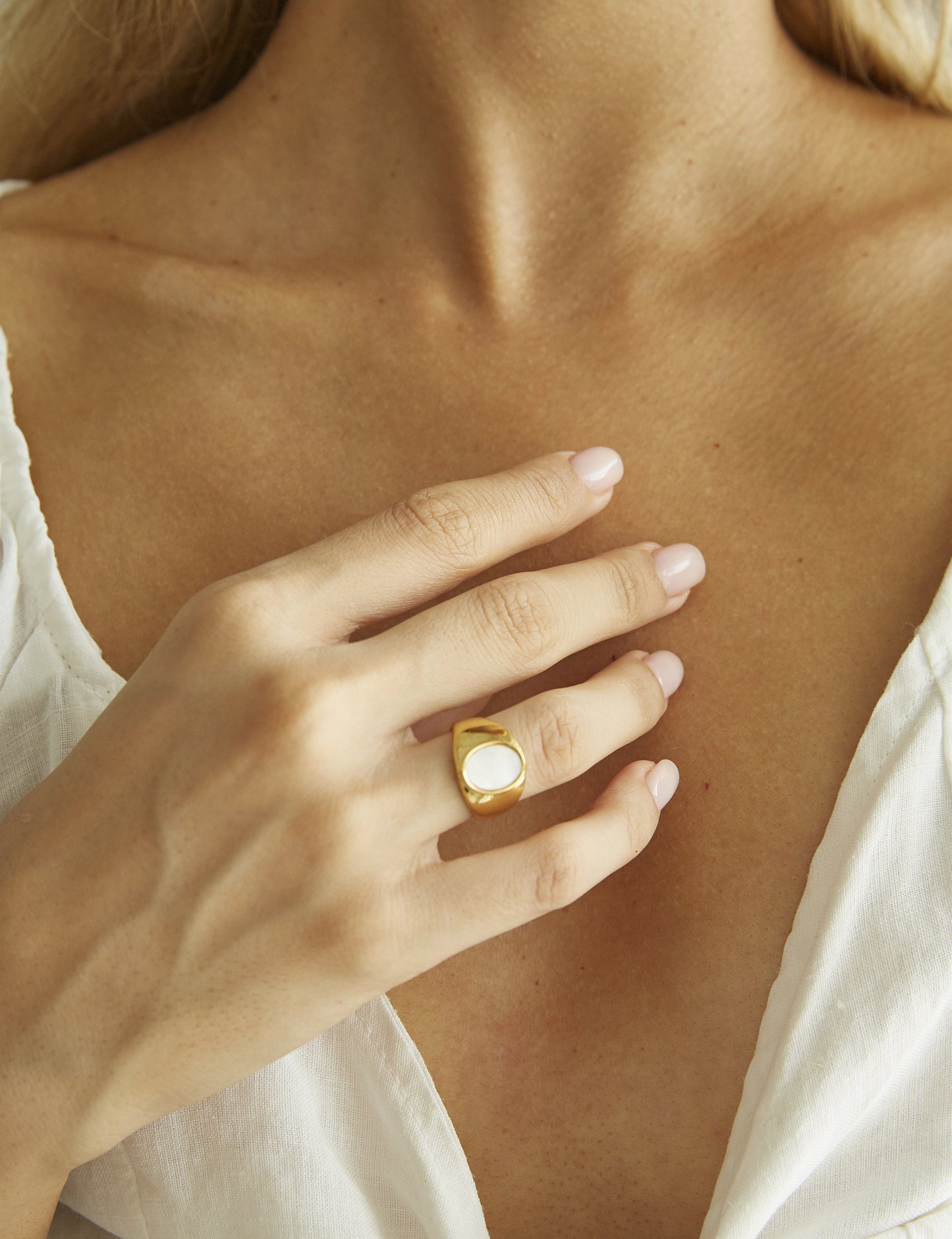 ROMEE SHELL SIGNET RING