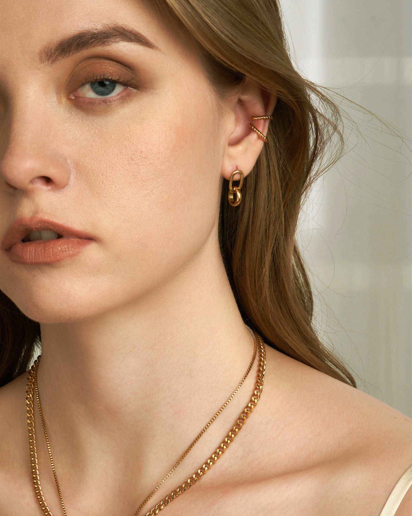 PEPPER DOUBLE CURLE HOOPS