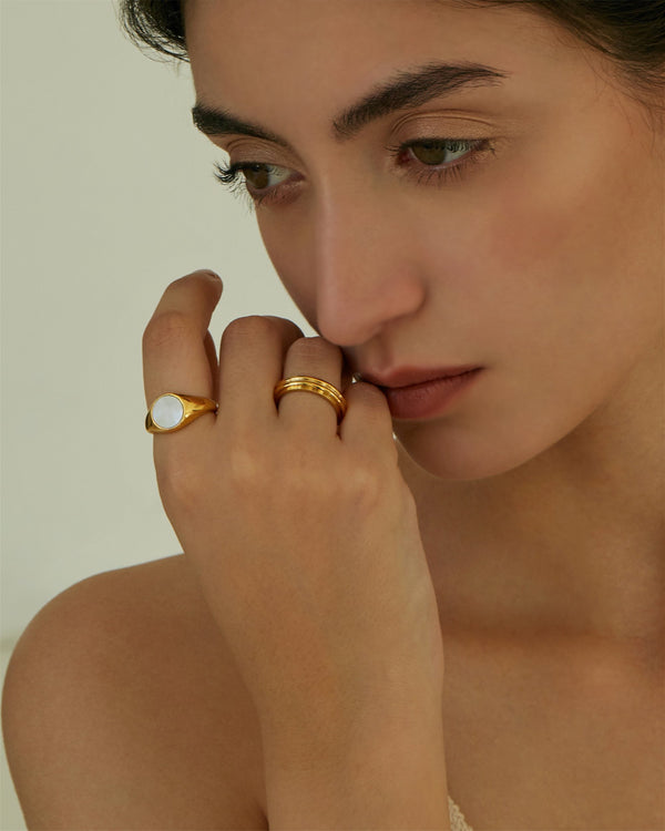 NALLA RIBBED BAND RING