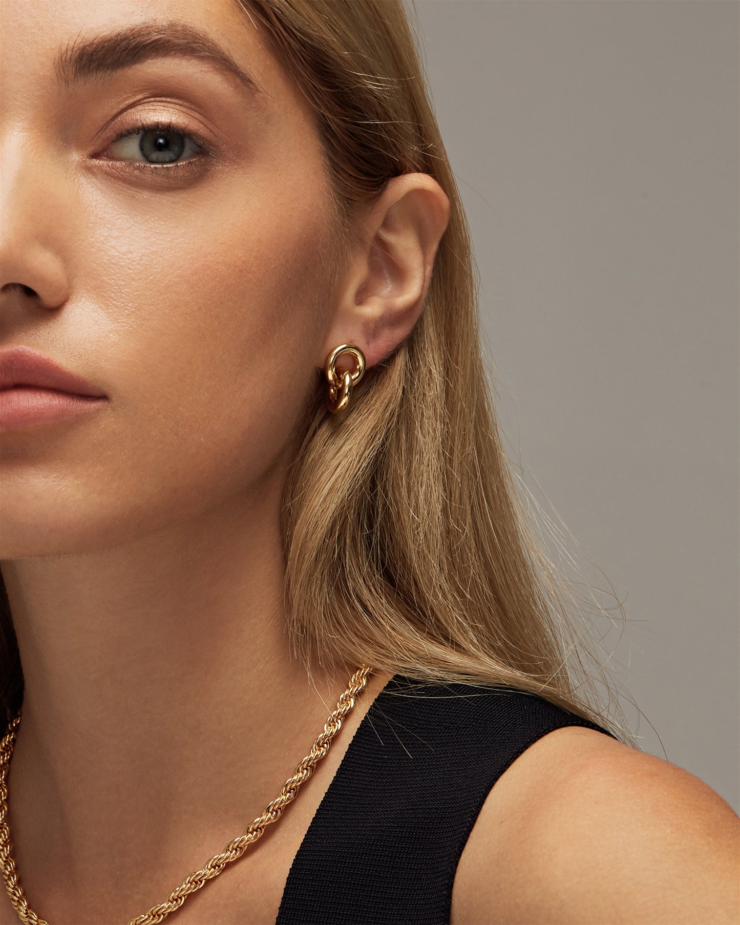 DEA TWO CIRCLE HOOPS