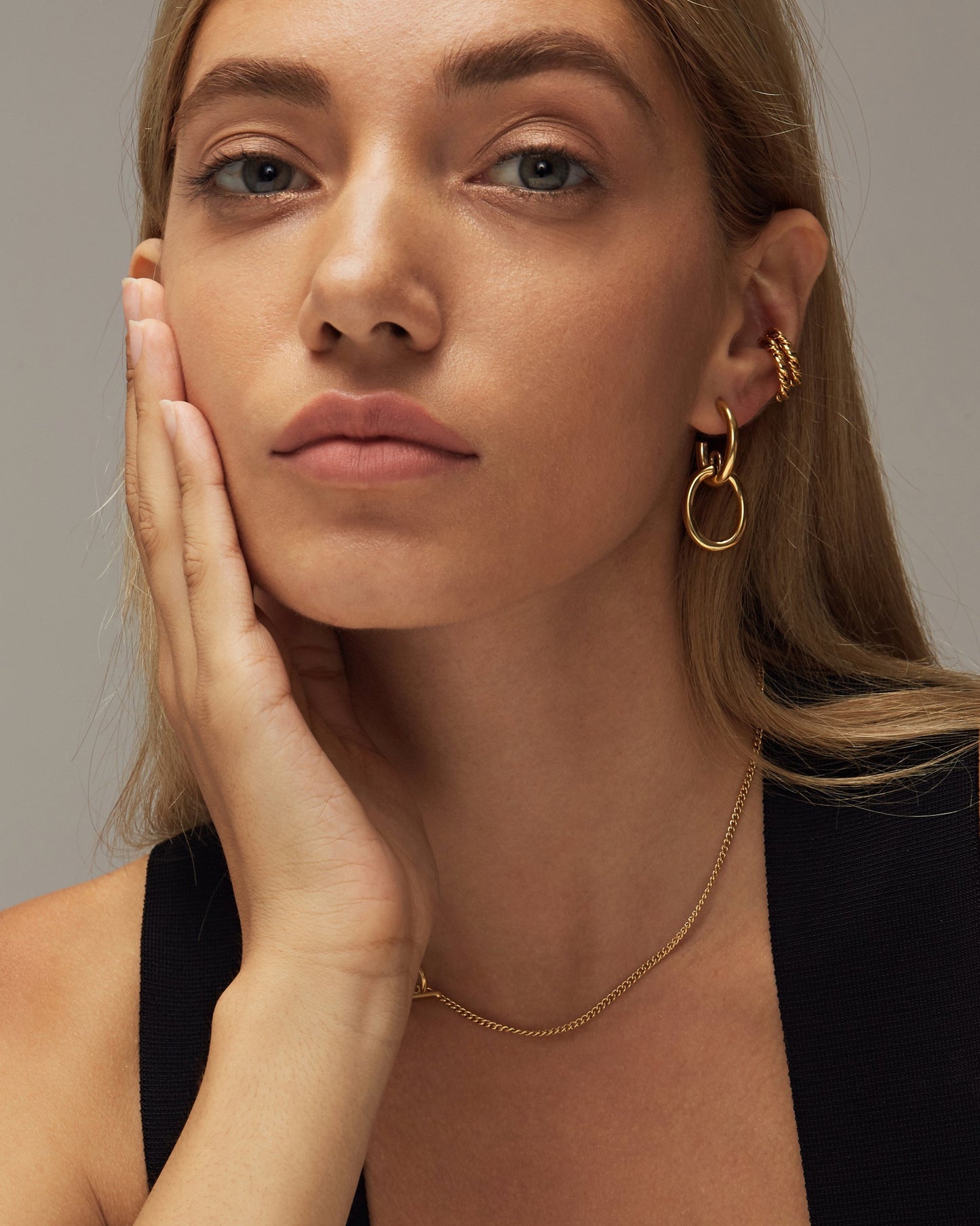 LAILA DOUBLE HOOP STUDS