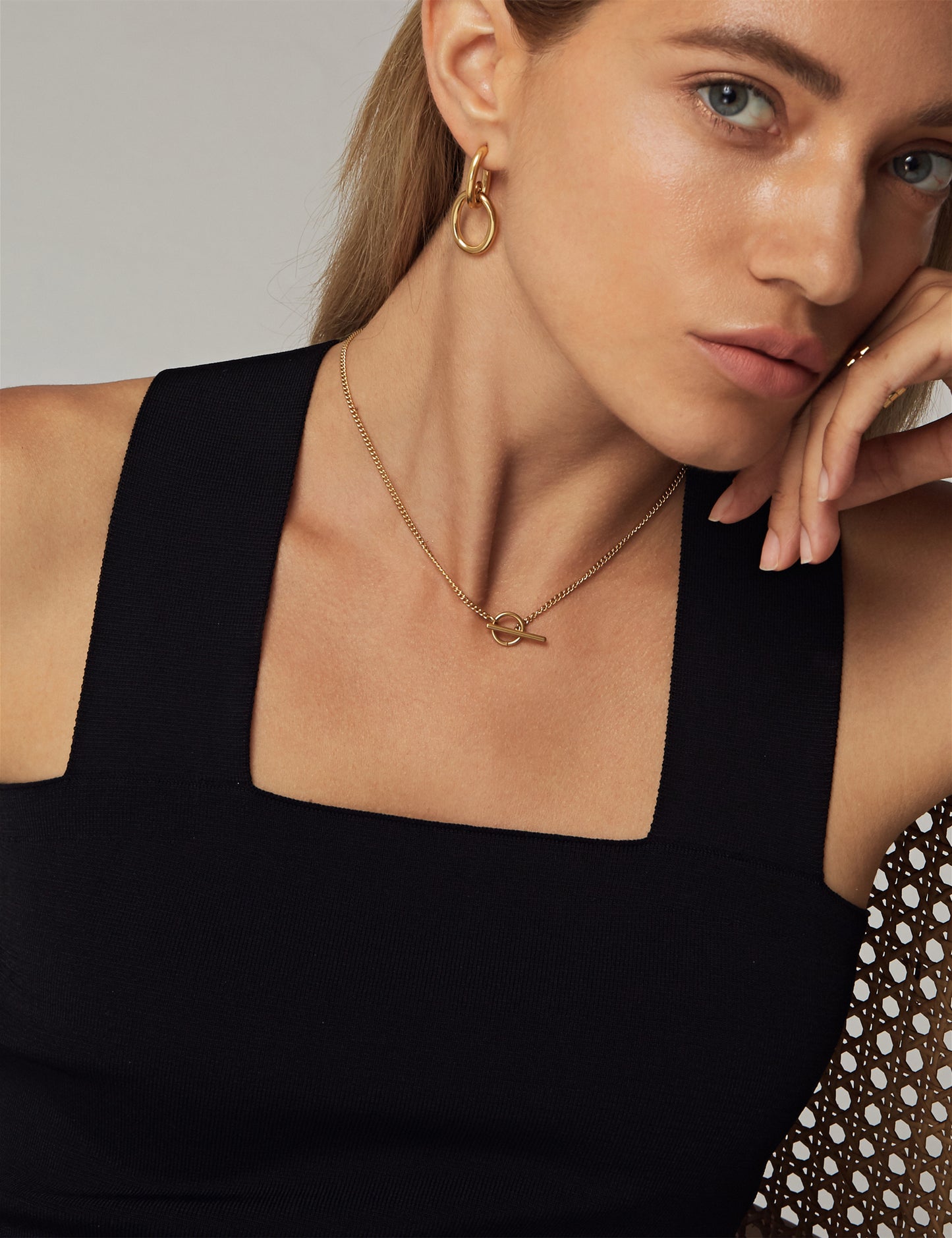 LIERA TOGGLE CLASP NECKLACE