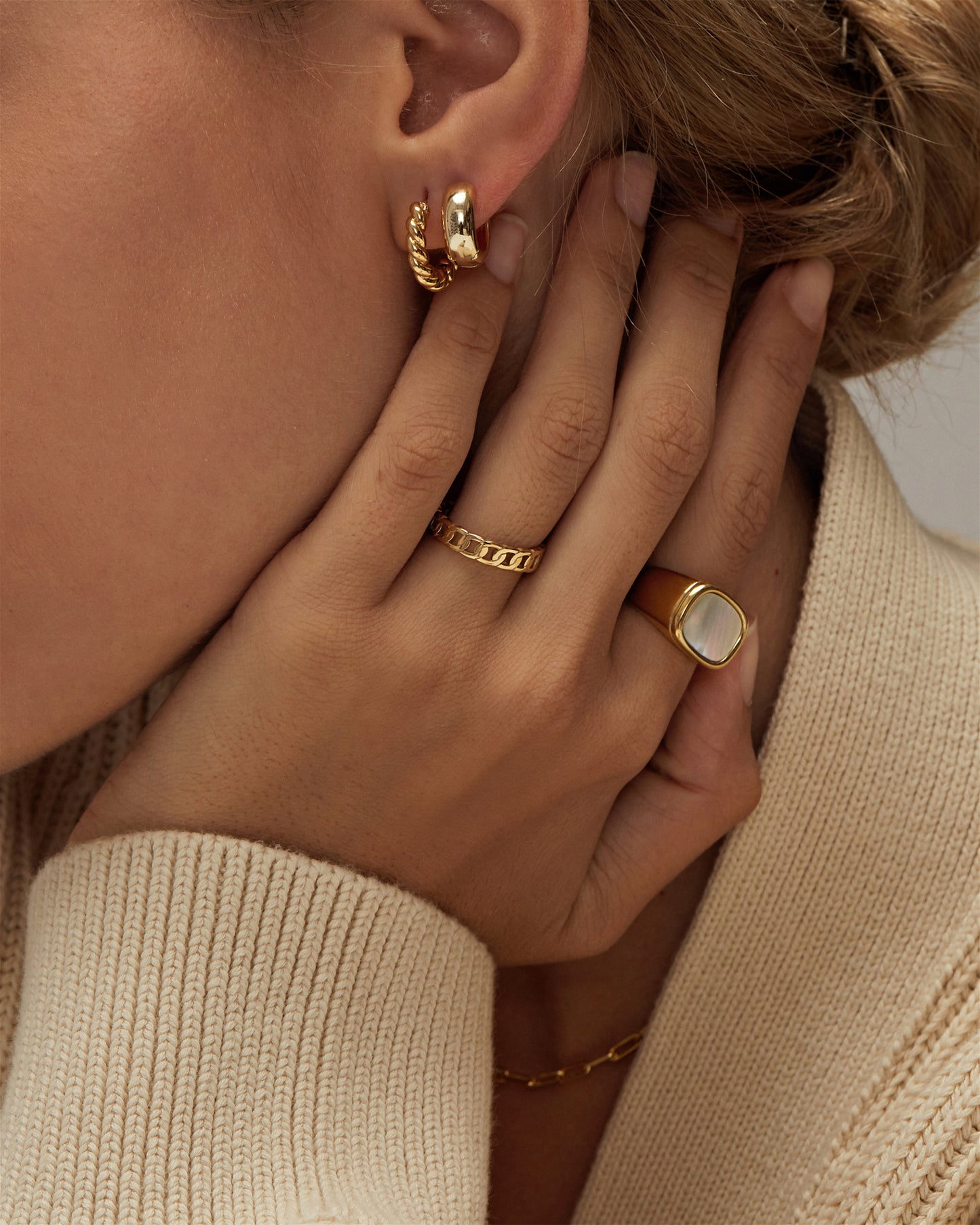 LONA PEARL SHELL SIGNET RING