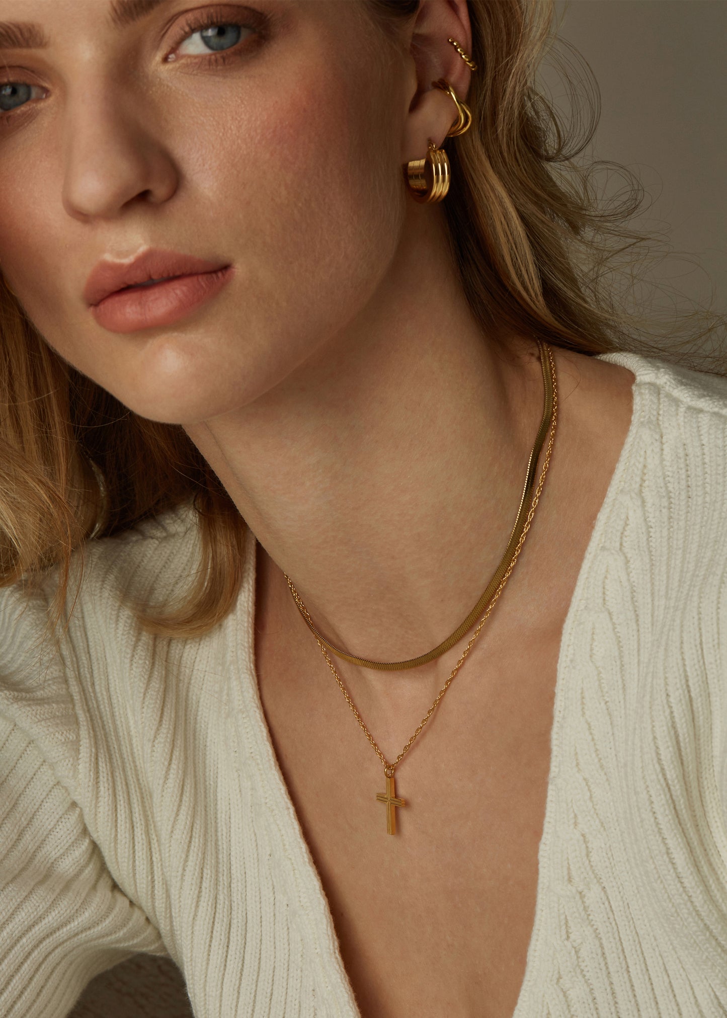 ALIE CROSS PENDANT NECKLACE