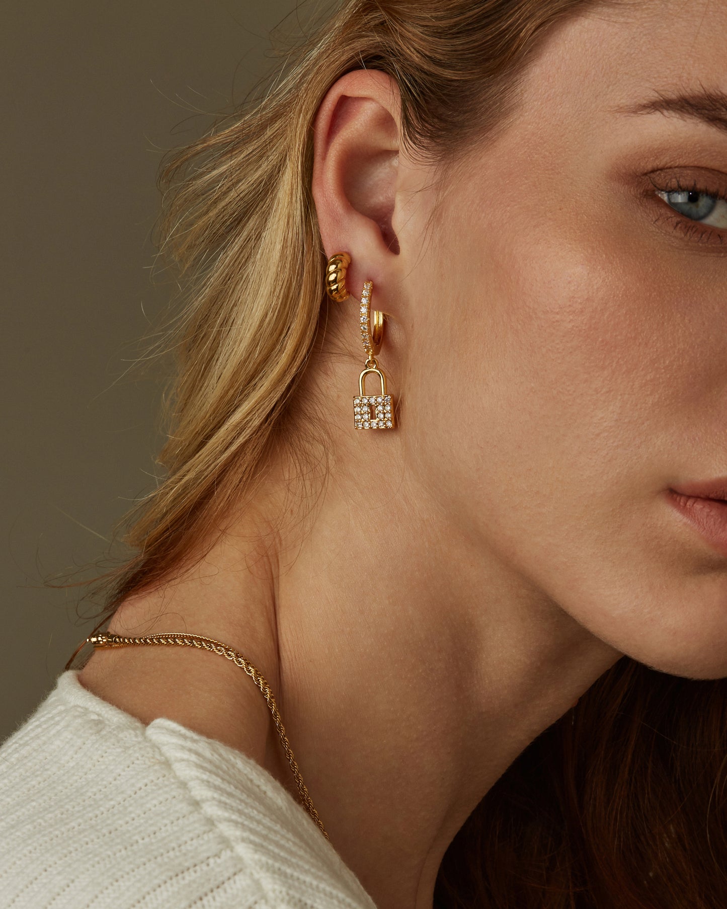 ALAIA CROISSANT HUGGIE HOOPS