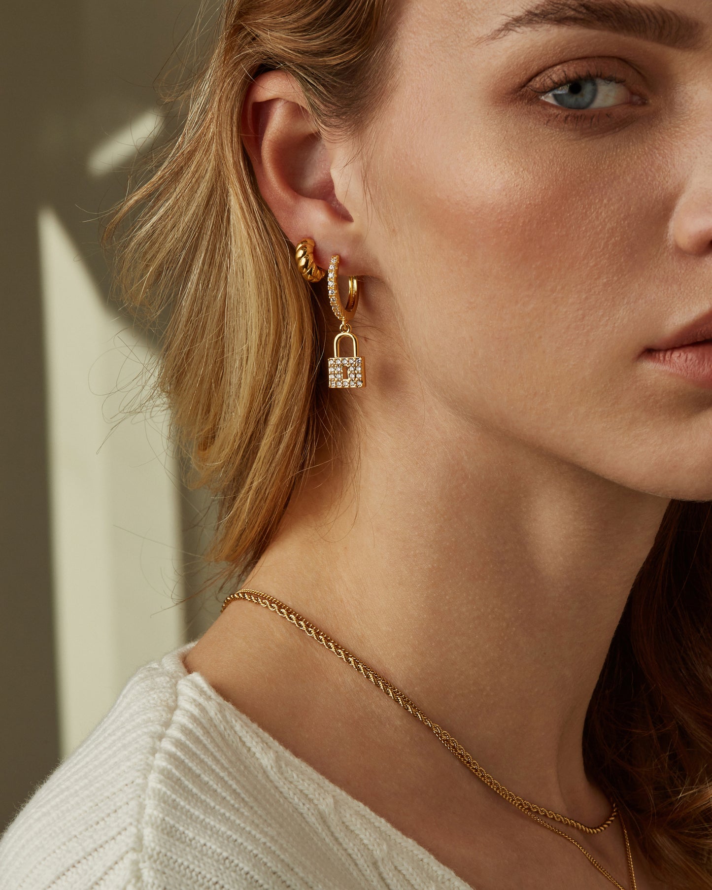 ALAIA CROISSANT HUGGIE HOOPS