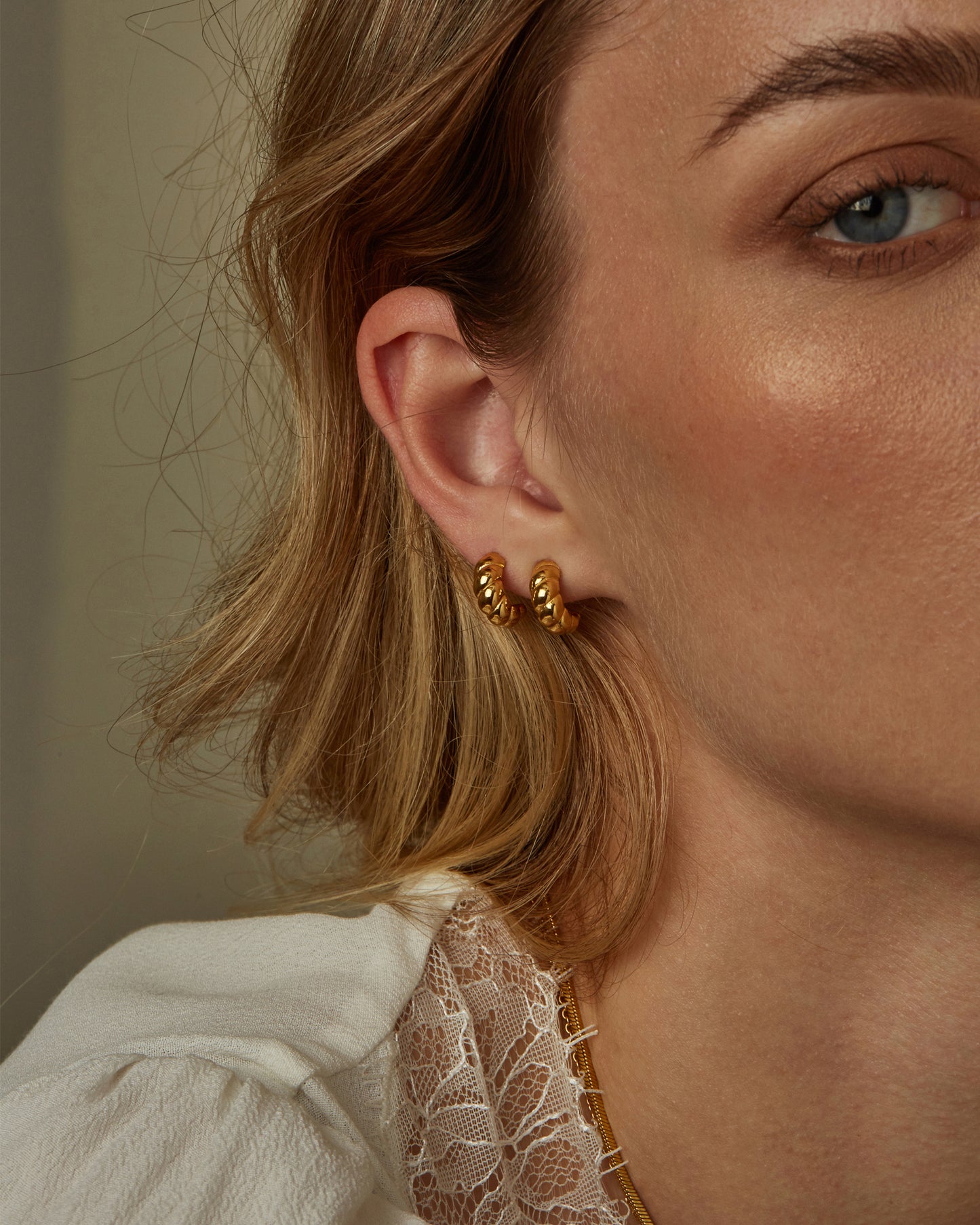 ALAIA CROISSANT HUGGIE HOOPS