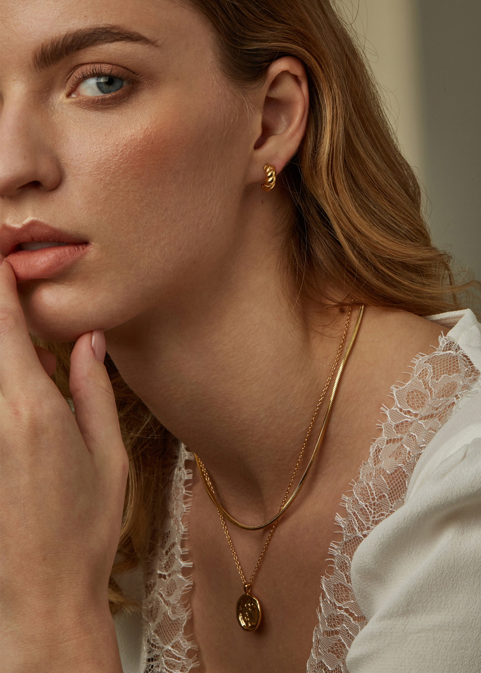 BAYA SQUARE HERRINGBONE NECKLACE