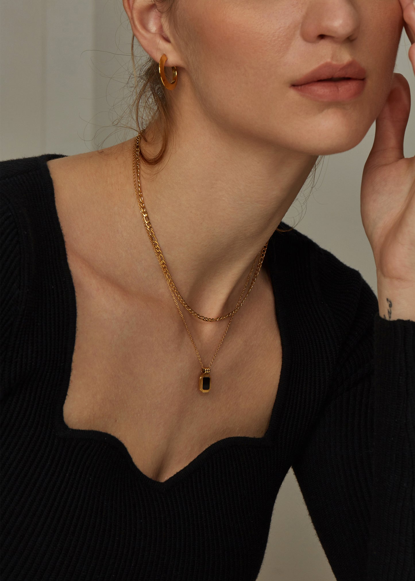 REMIE ENAMEL NECKLACE