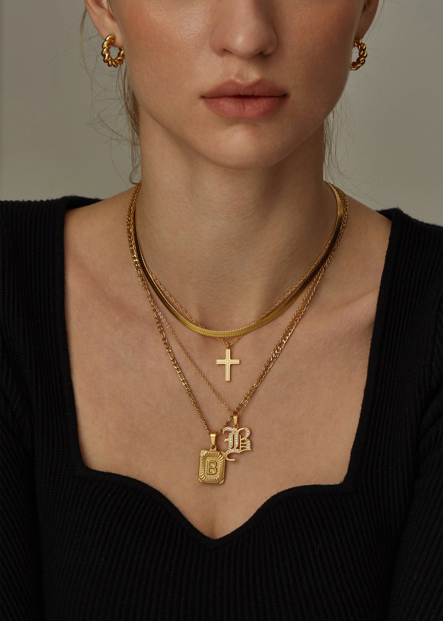 ALIE CROSS PENDANT NECKLACE