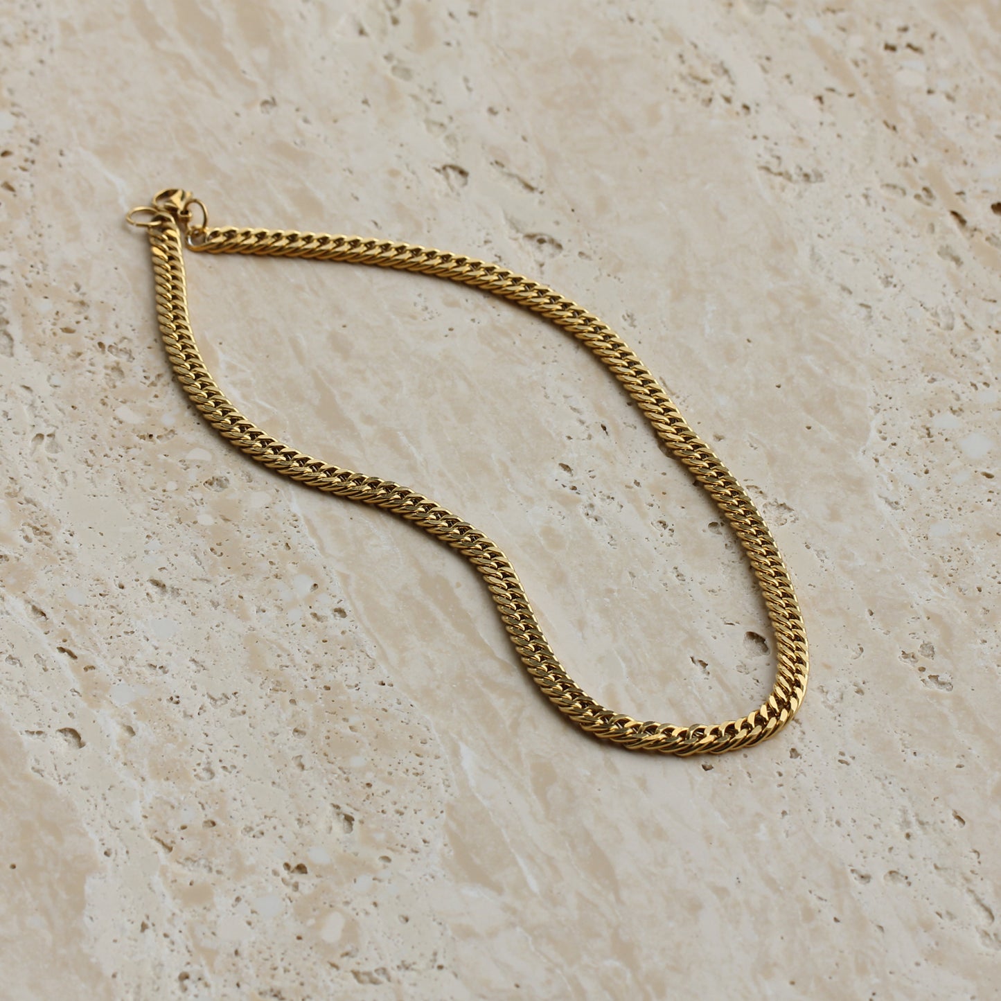 REILY FACETED CURB NECKLACE