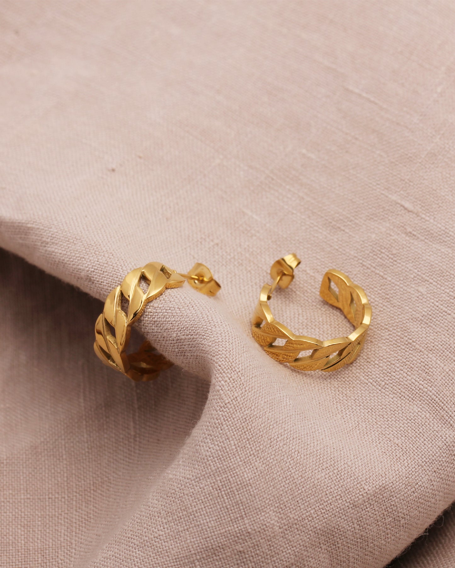 MELODY LINKED CHAIN HOOPS