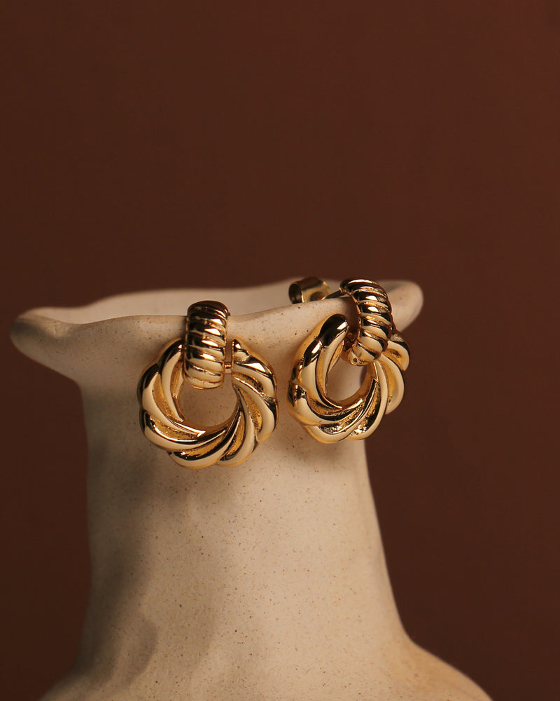 DOTTIE SWIRL HOOP EARRINGS